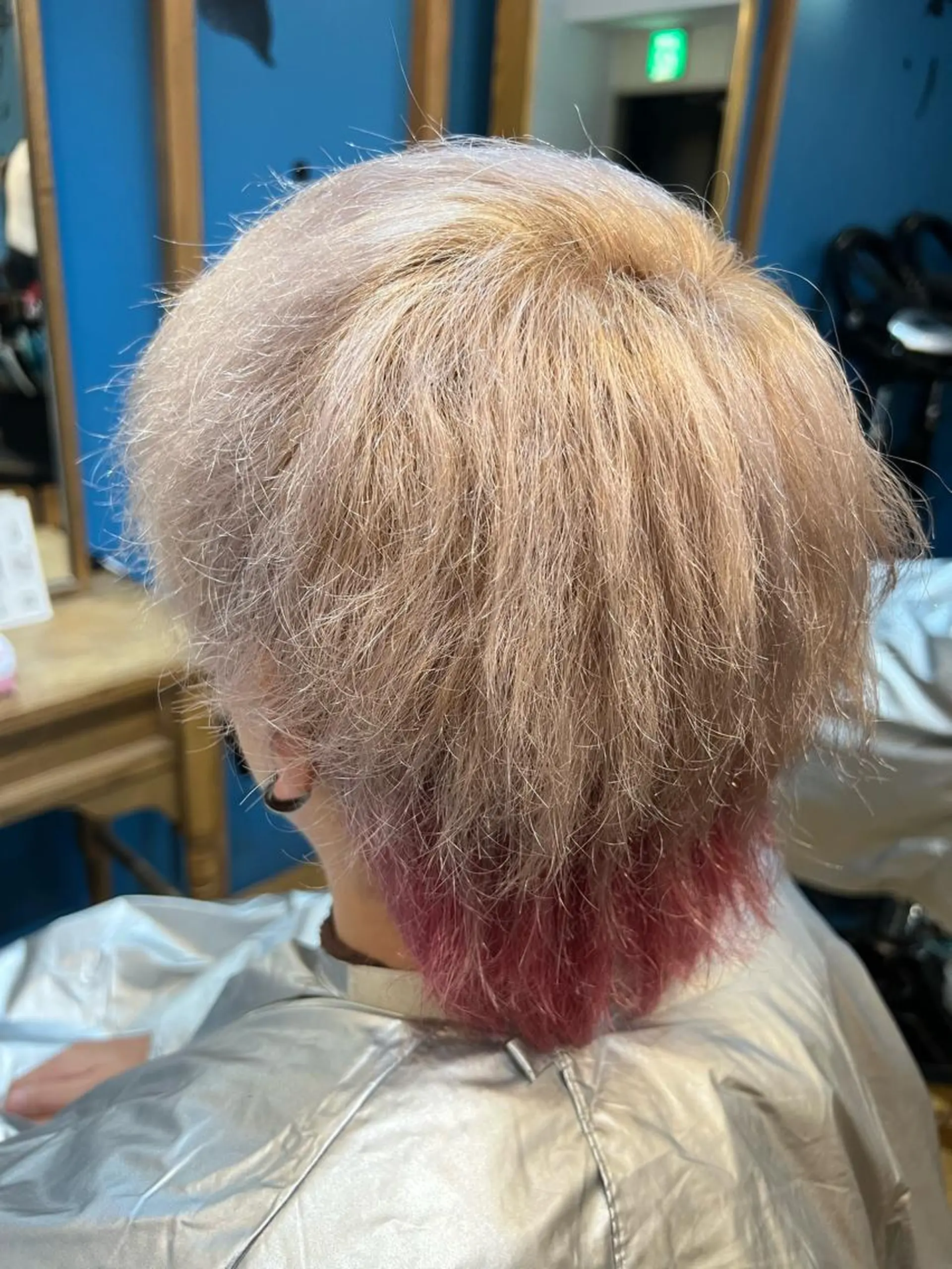 ミディアム ウルフカット カット ヘアカラー 須永 優希のヘアスタイル