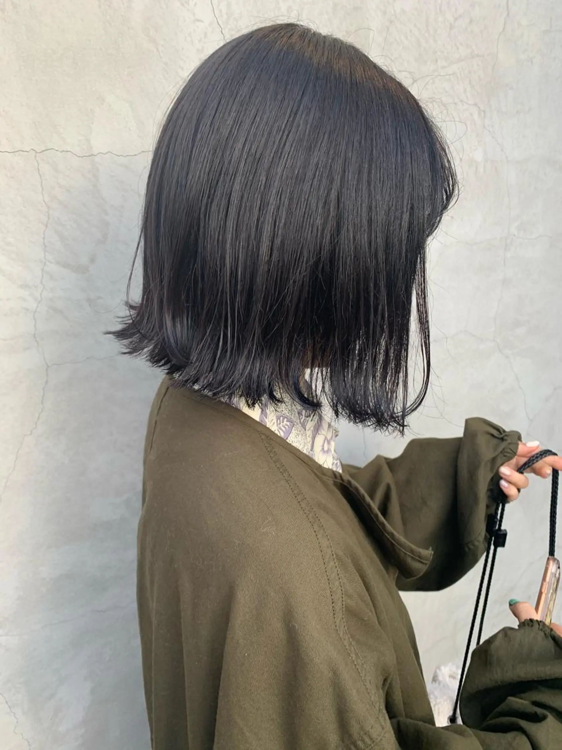 ミディアム カラー 黒髪 ブルーカラー ブルーブラック レイヤー/韓国ヘア 杉浦結梨のヘアスタイル