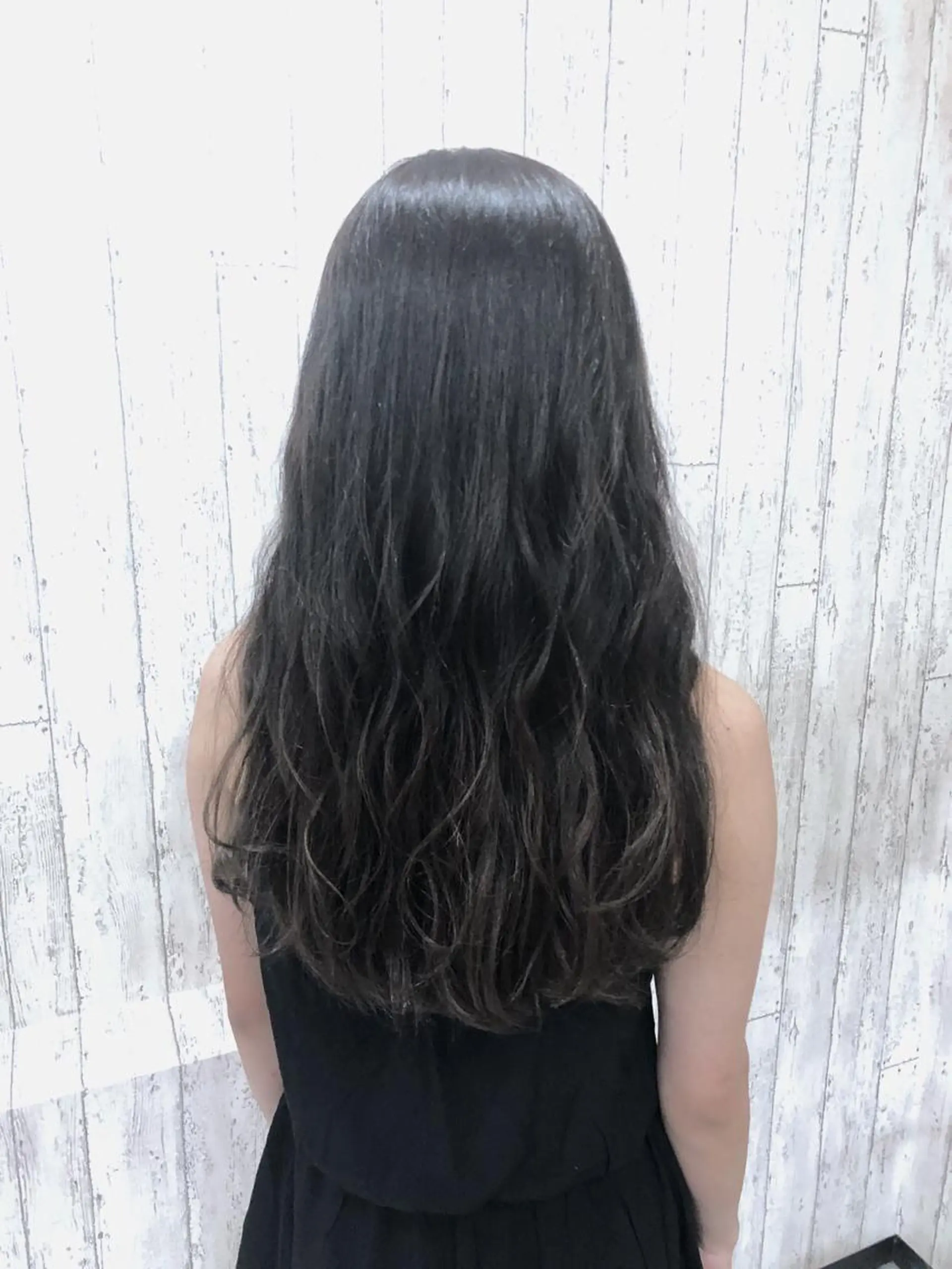 セミロング LANI OOSAKAのヘアスタイル