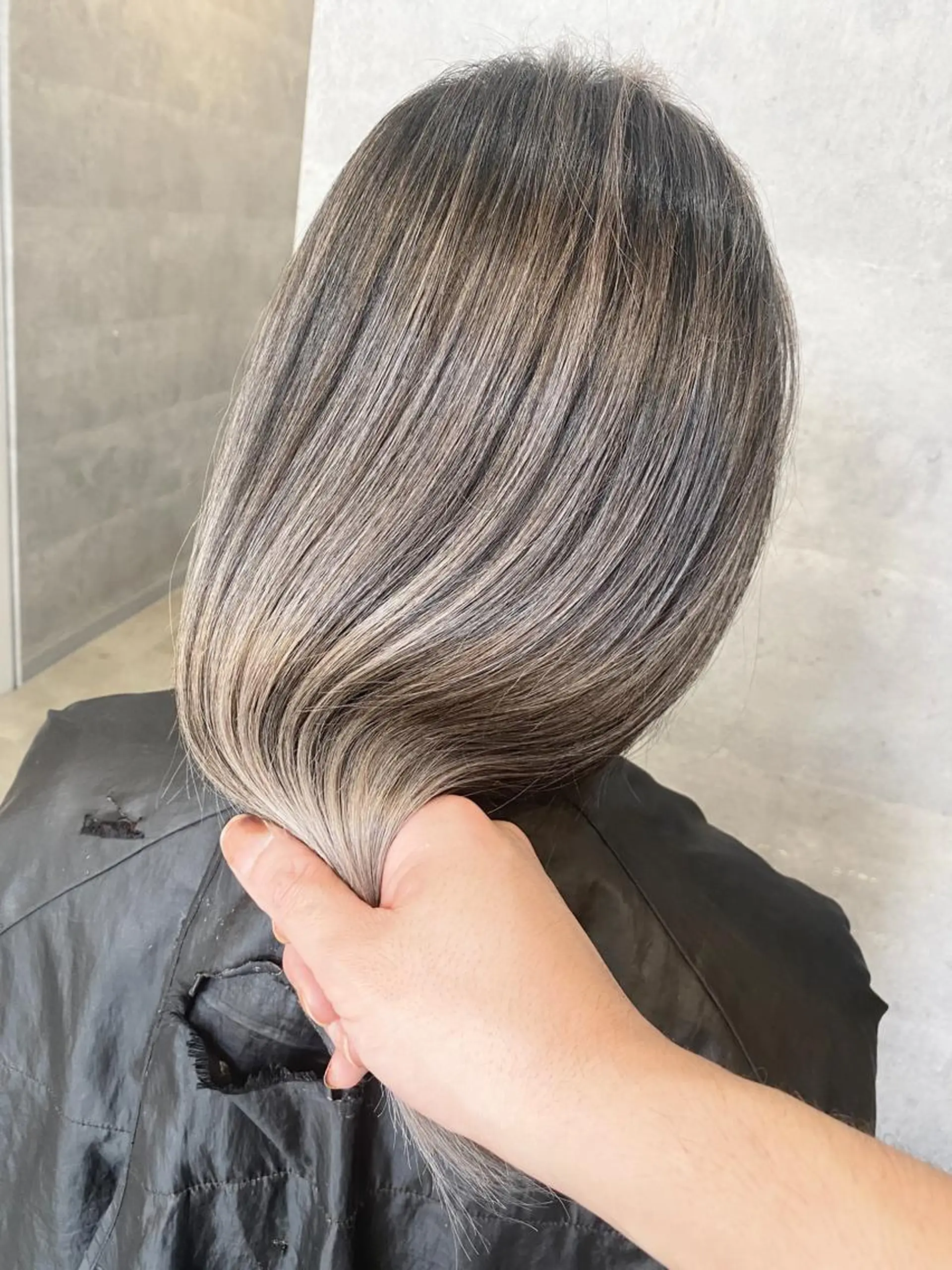 ミディアム カラー パーマ ヘアアレンジ ネイル マツエク・マツパ アイブロウ バレイヤージュ レイヤーカット トリートメント 井上 一平のヘアスタイル