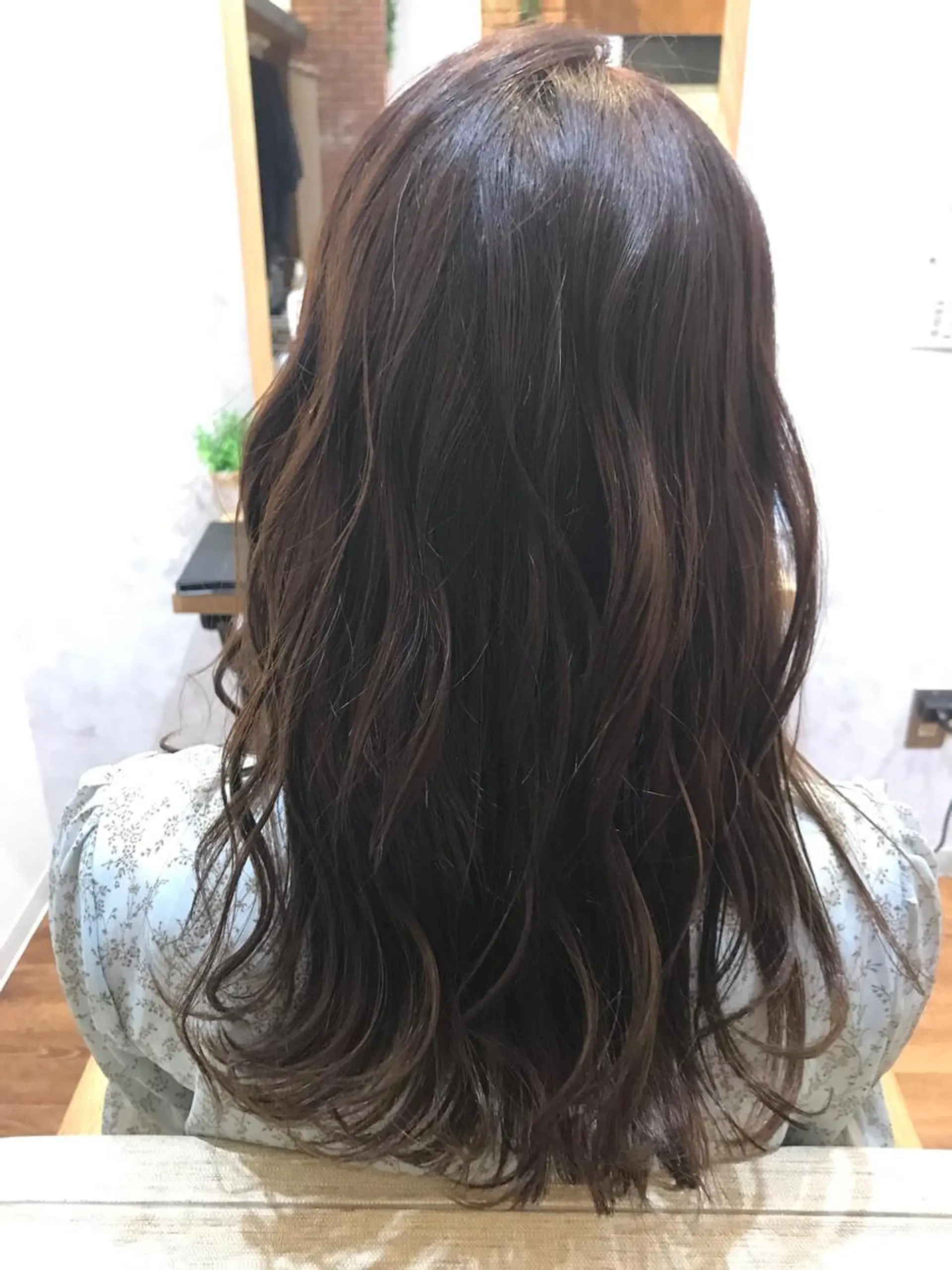 ロング カラー オリーブカラー 三條場 彩夏のヘアスタイル
