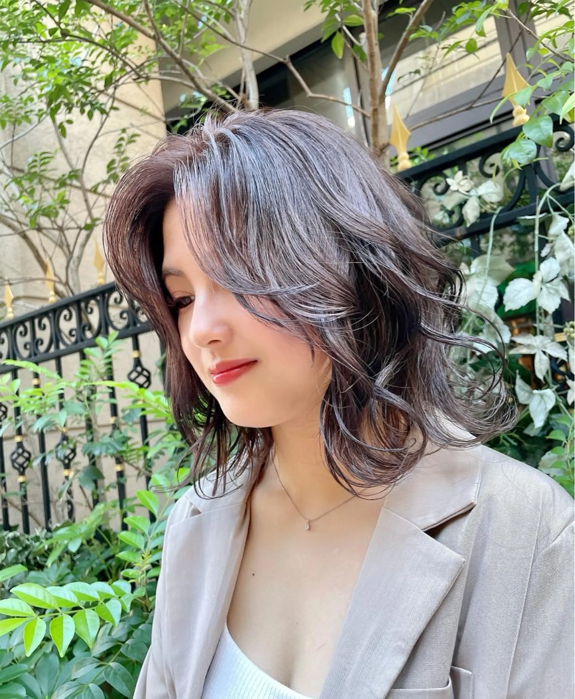 ミディアム カラー 透明感カラー ラベンダーカラー 外ハネヘア カット トリートメント 元町神戸 國井椋介のヘアスタイル