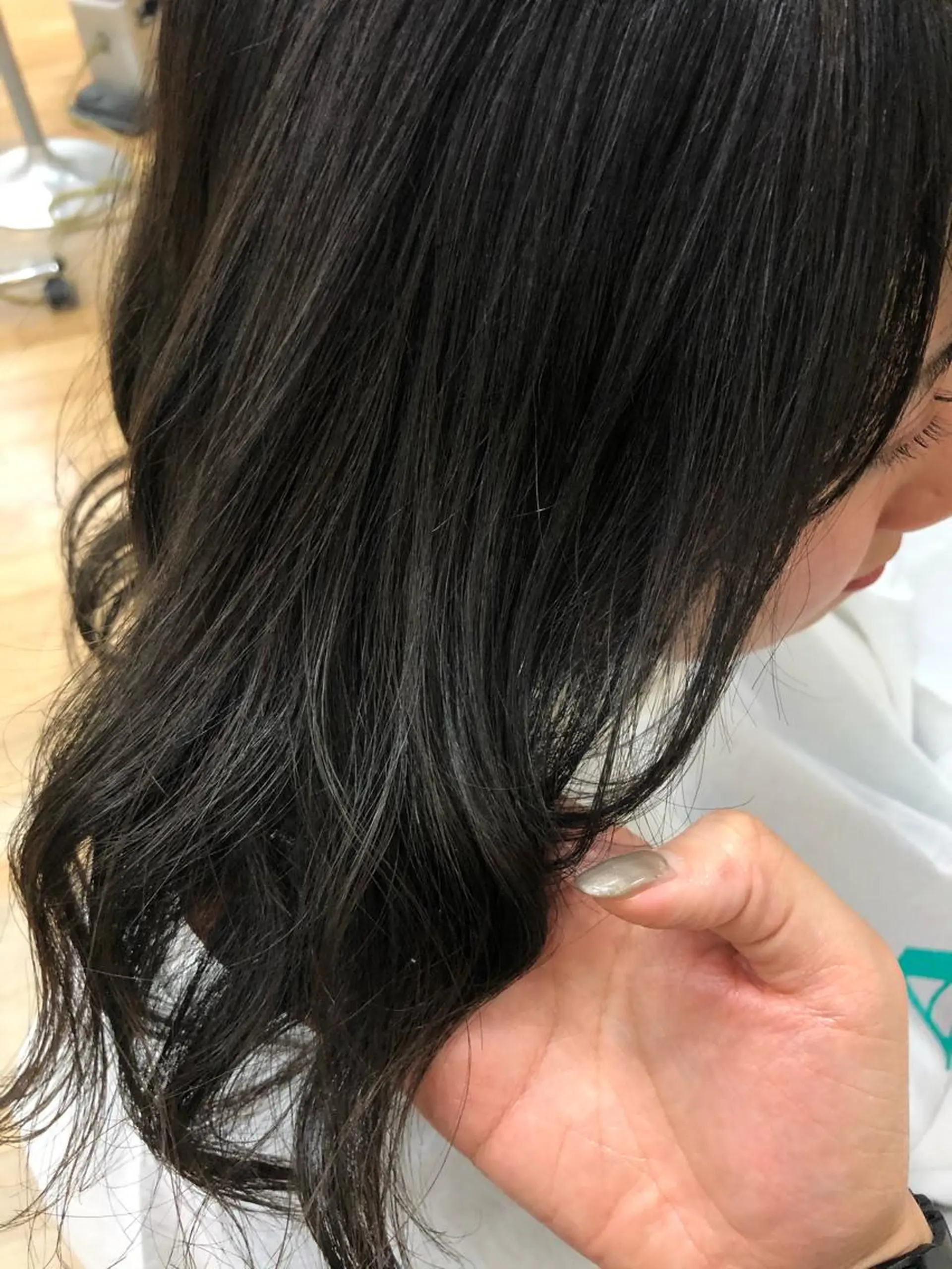 ミディアム カラー グレージュ オリーブグレージュ オリーブグレー 西山梨々【12/1〜 産休を頂きます🎀】のヘアスタイル