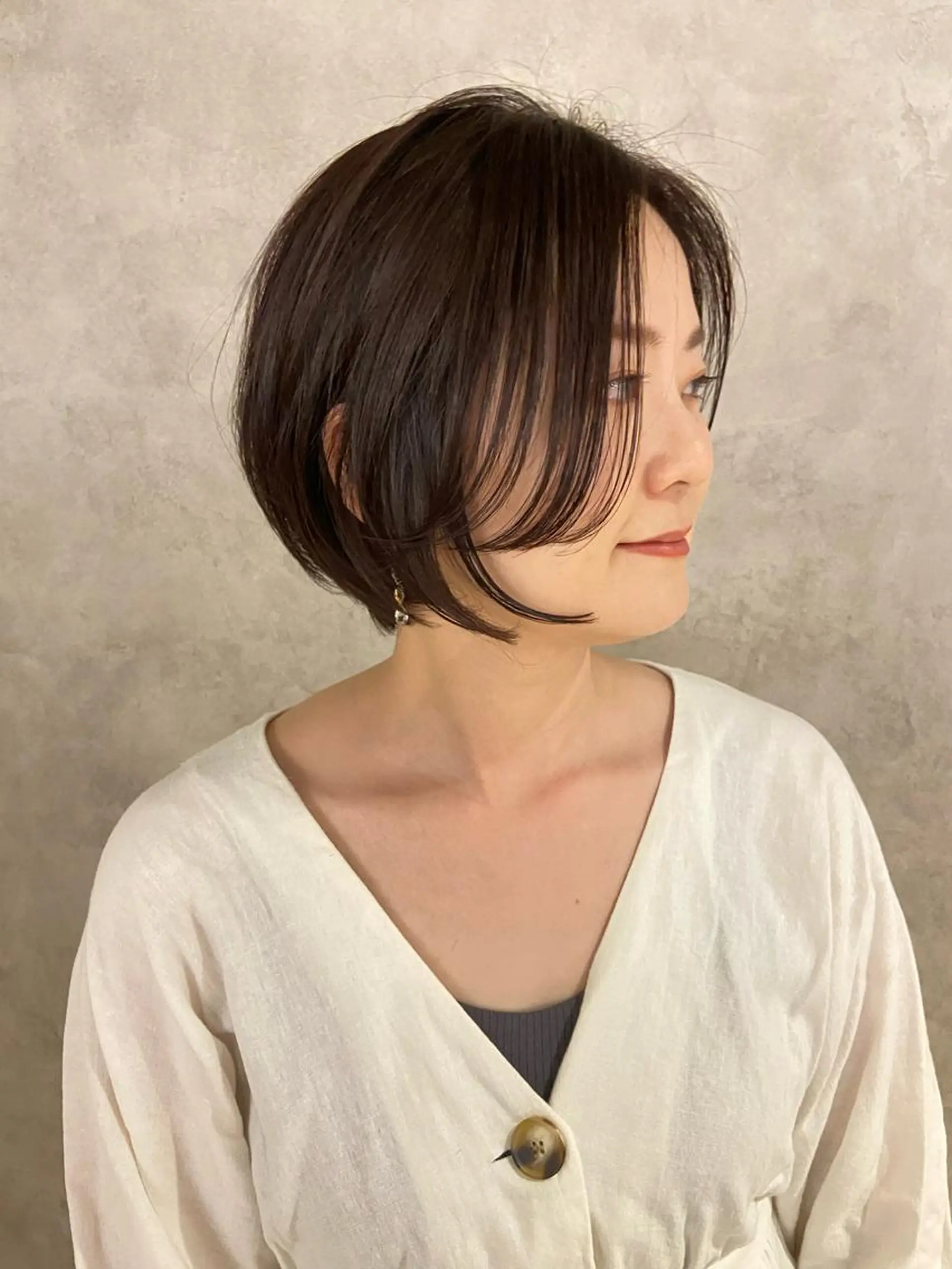 ショート カラー ショートボブ ブラウンカラー ダークブラウン ボブ ショートヘア gotoday shiare salon渋谷モディ店所属・大人ヘア/ショート/ ボブ/レイヤーのヘアスタイル