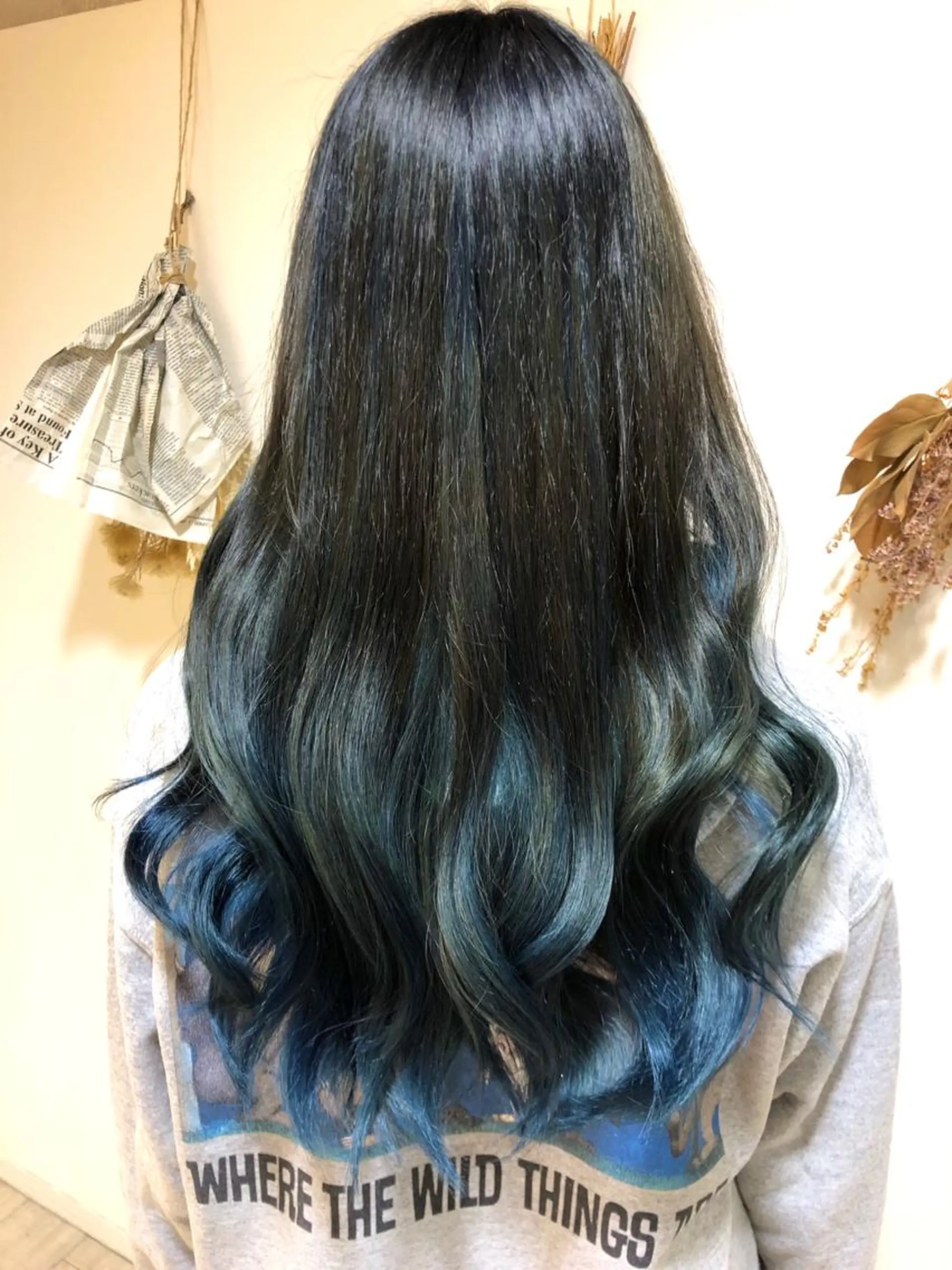 ロング カラー パーマ ブリーチ ブルーカラー ケアブリーチ ヘアカラー 門田 恭弥のヘアスタイル