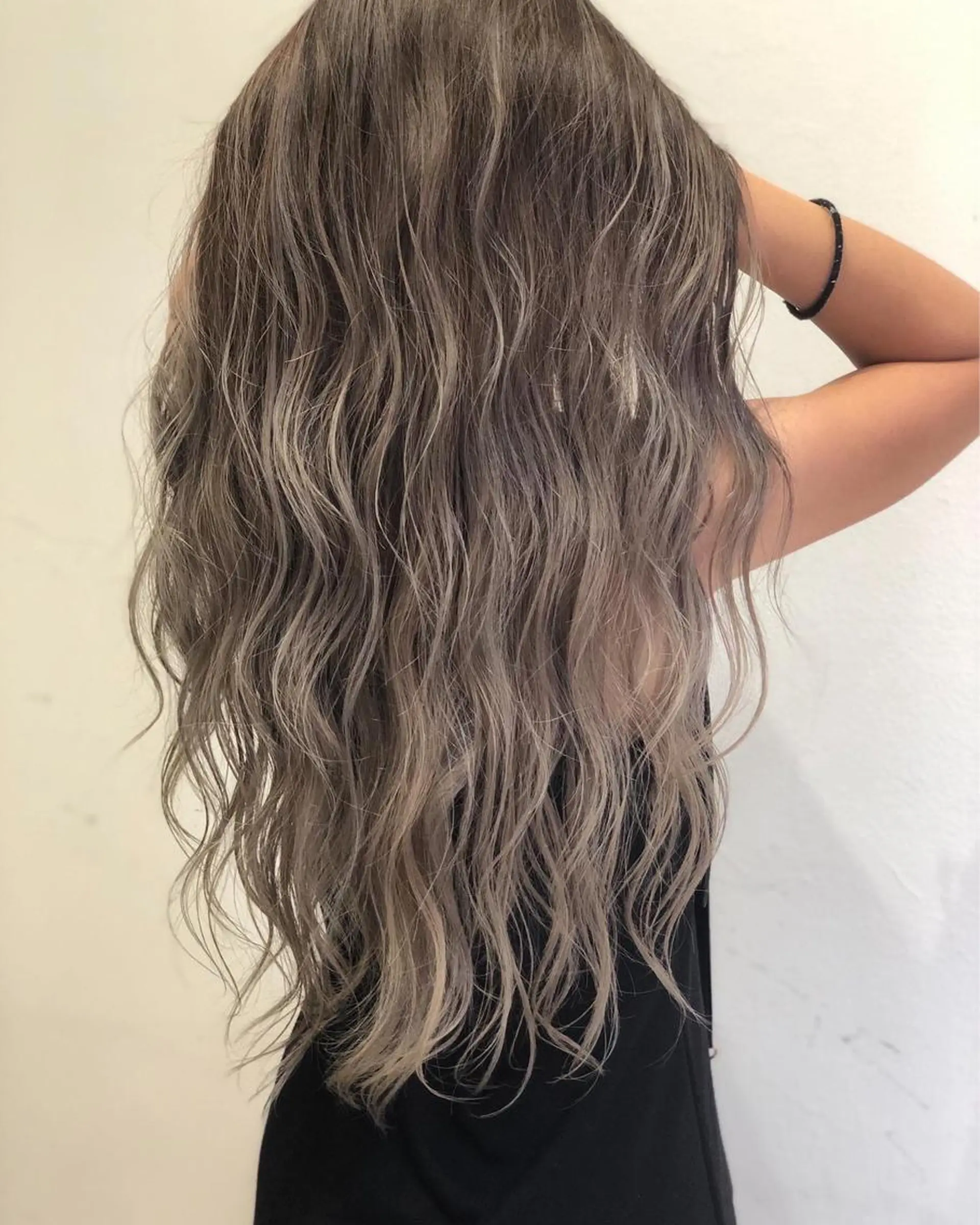 ロング カラー バレイヤージュ レイヤーカット ヘアカラー トリートメント Tao所属・藤川 大智のヘアスタイル