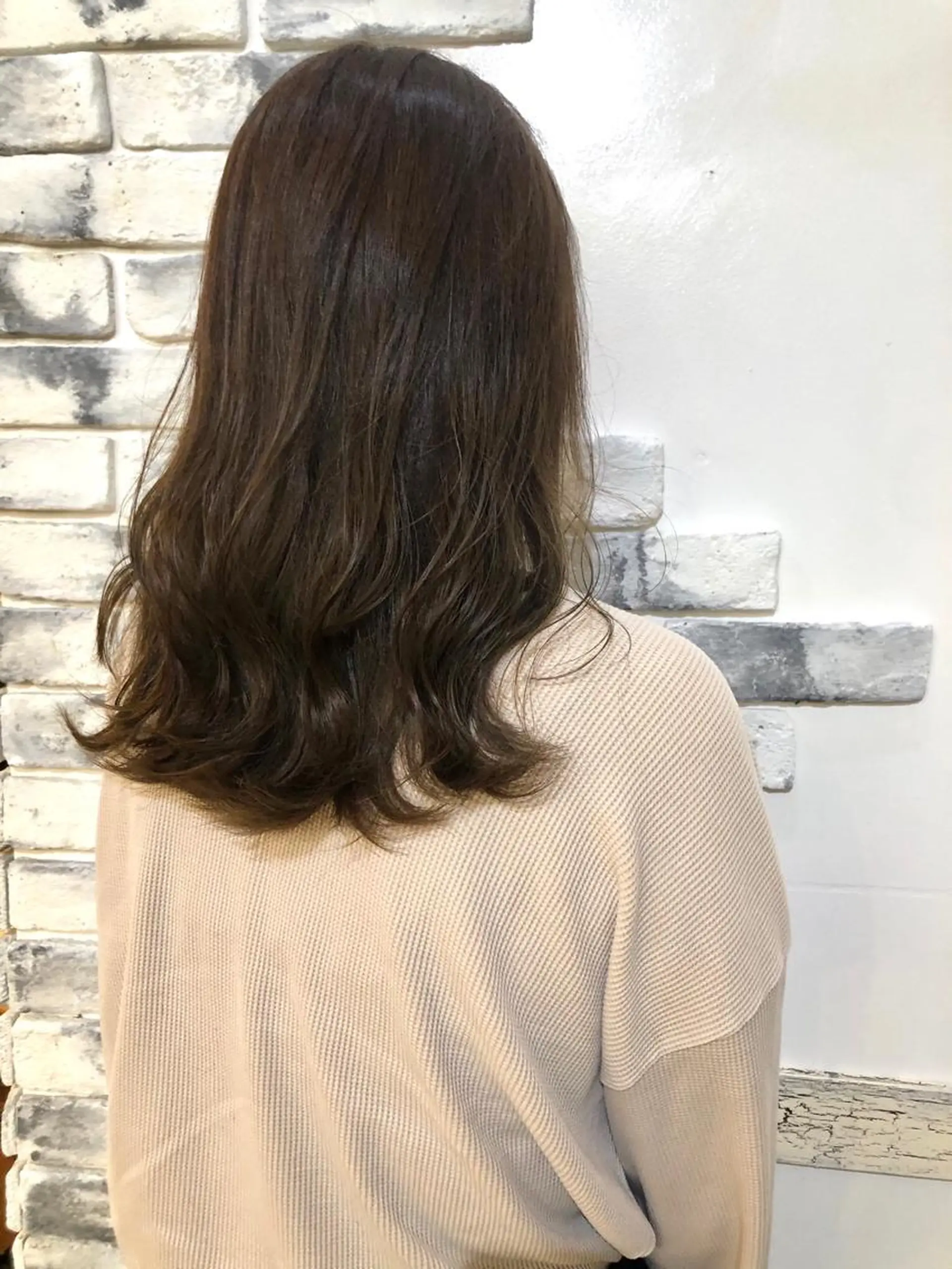 カラー グレージュ オリーブグレージュ オリーブグレー ヘアカラー トリートメント 後藤 陽花子のヘアスタイル