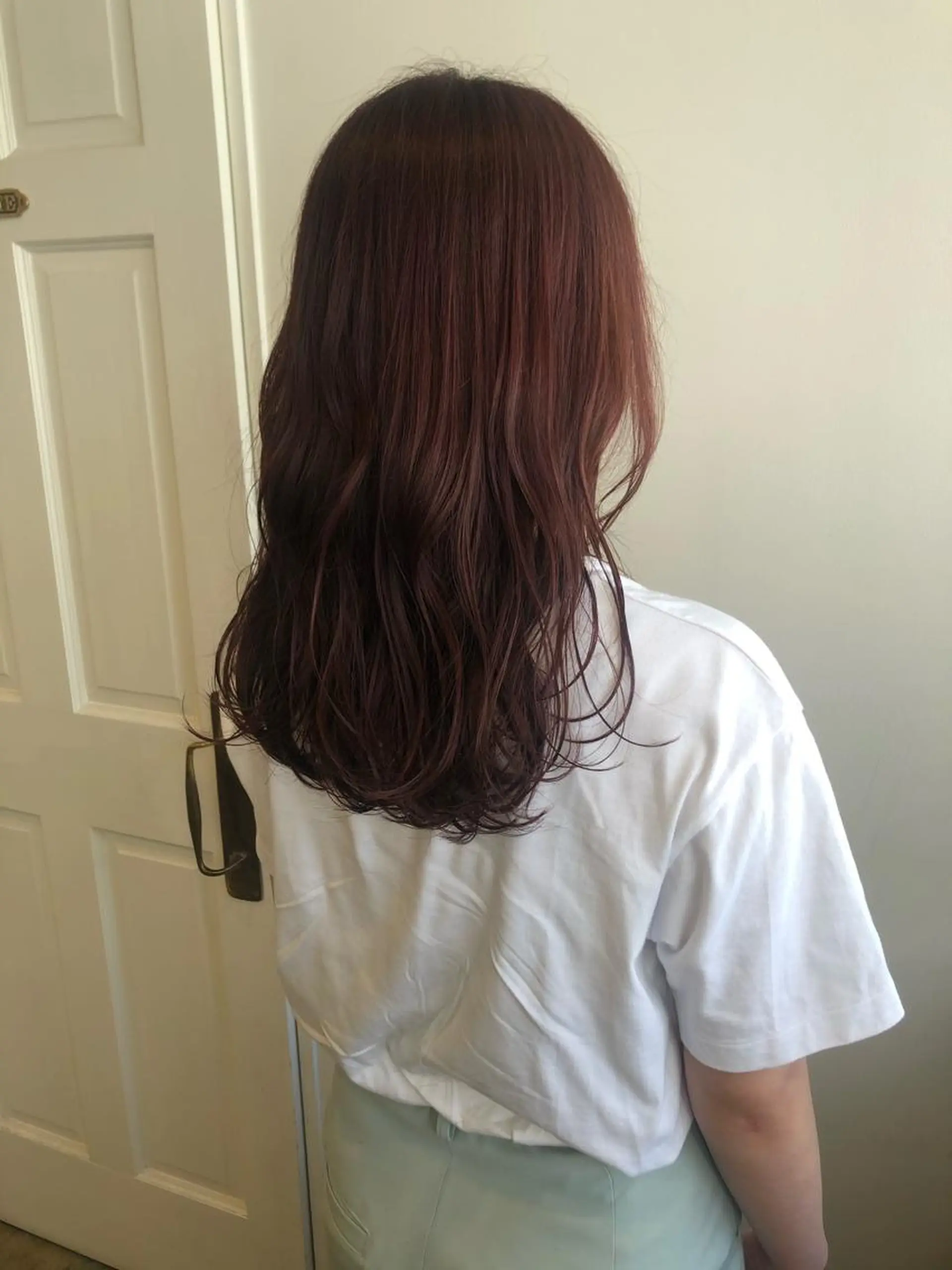 ミディアム カラー カット ヘアカラー トリートメント MIOベージュカラー 柔らかいカラーのヘアスタイル