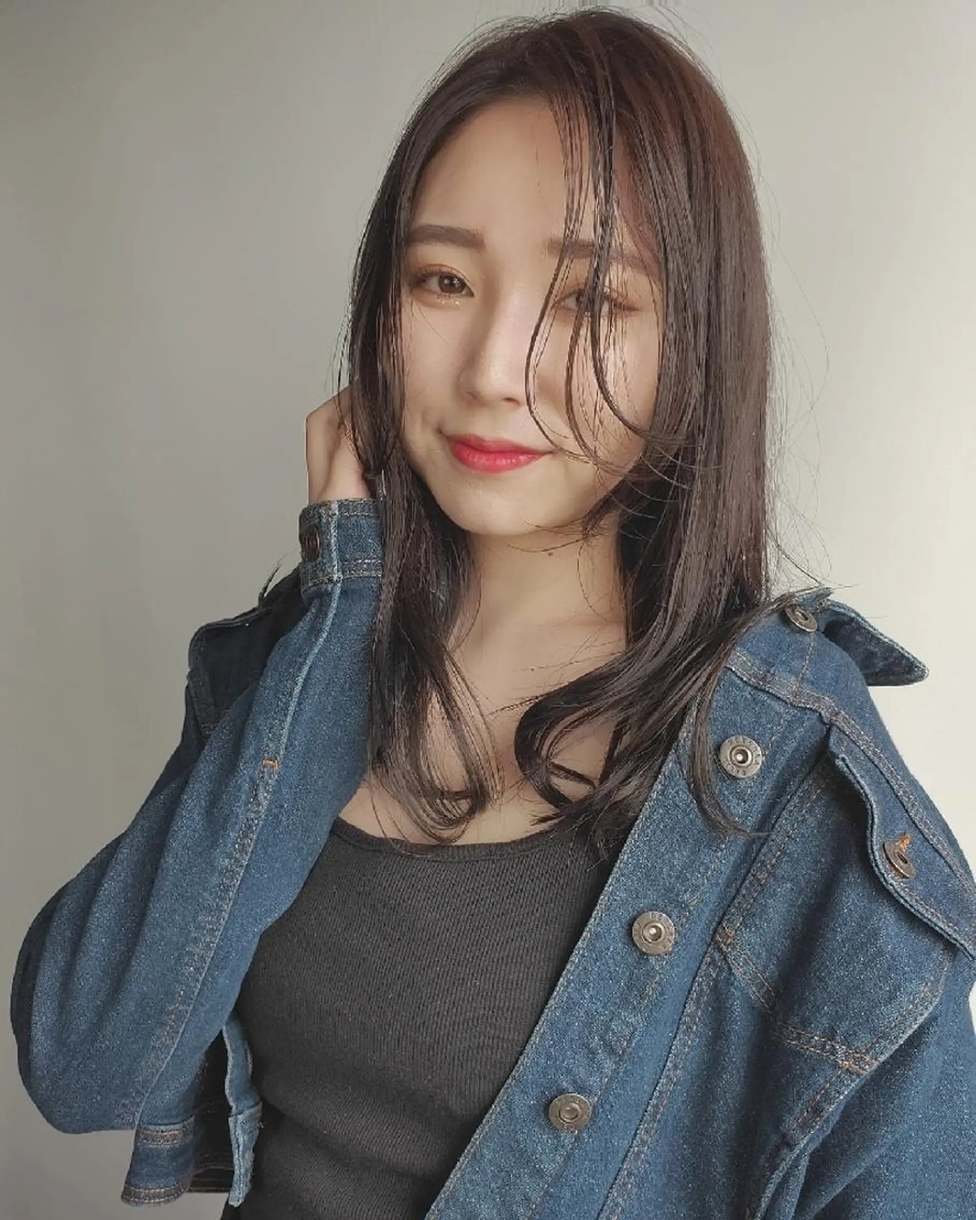 セミロング カラー ReiZ Mizuhoのヘアスタイル