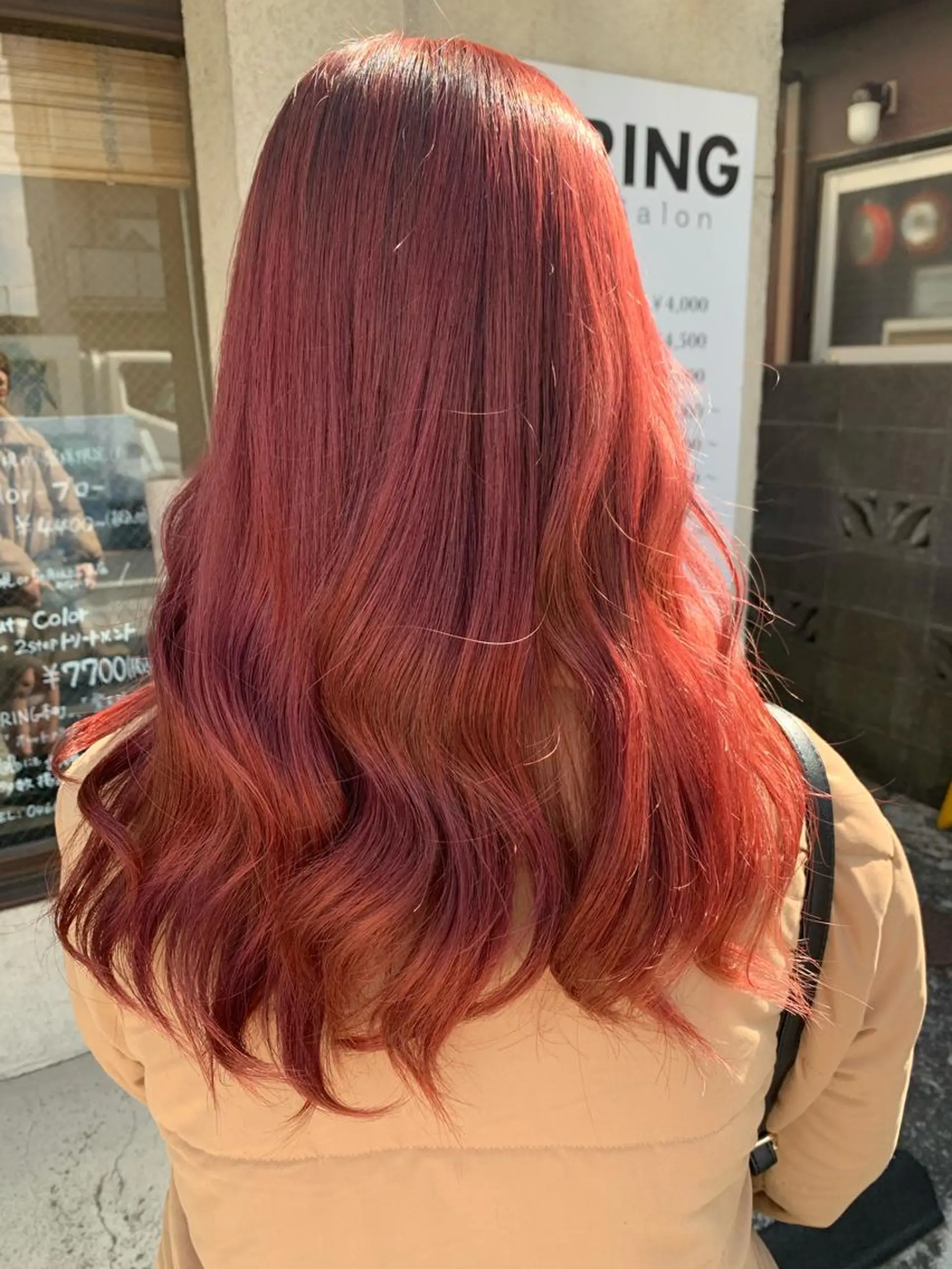 カラー レッドカラー 小濵 美月のヘアスタイル