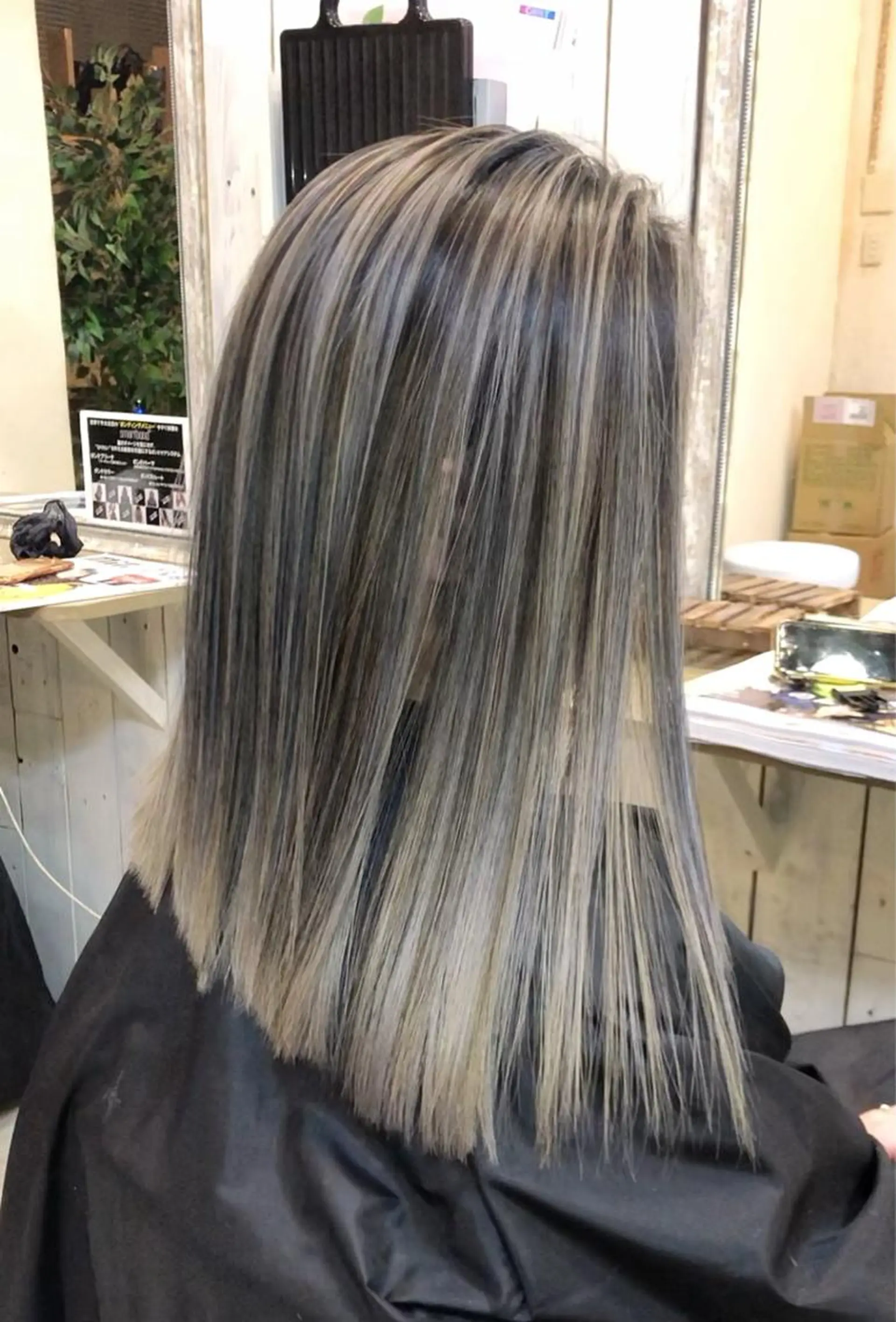 ミディアム レイヤーカット カット ヘアカラー 韓国レイヤー外国人風 透明感カラー髪質改善のヘアスタイル