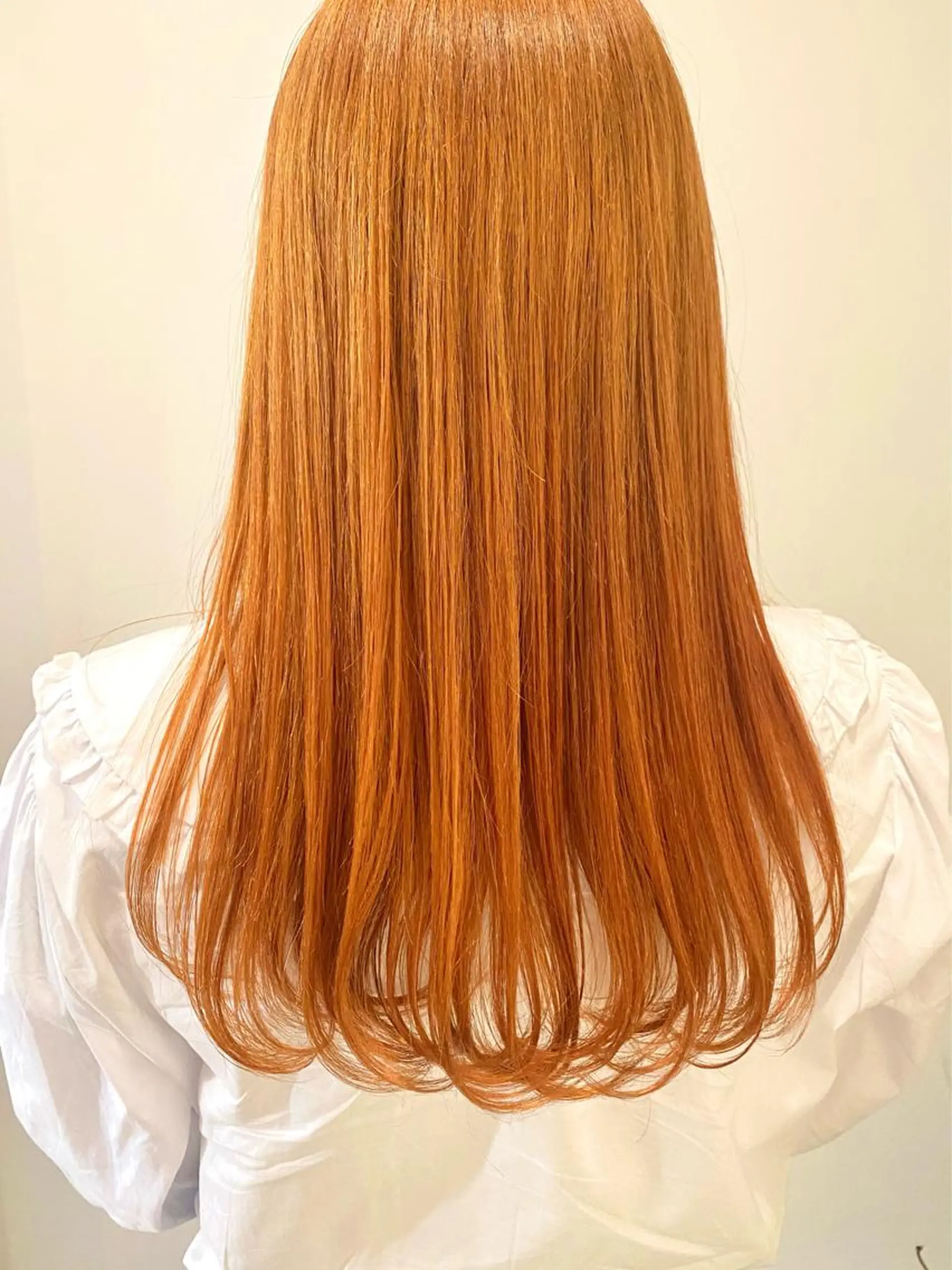 ロング カラー ベージュカラー ブリーチ ケアブリーチ ハイトーンカラー オレンジ RAIMA ハイトーン/レイヤーのヘアスタイル