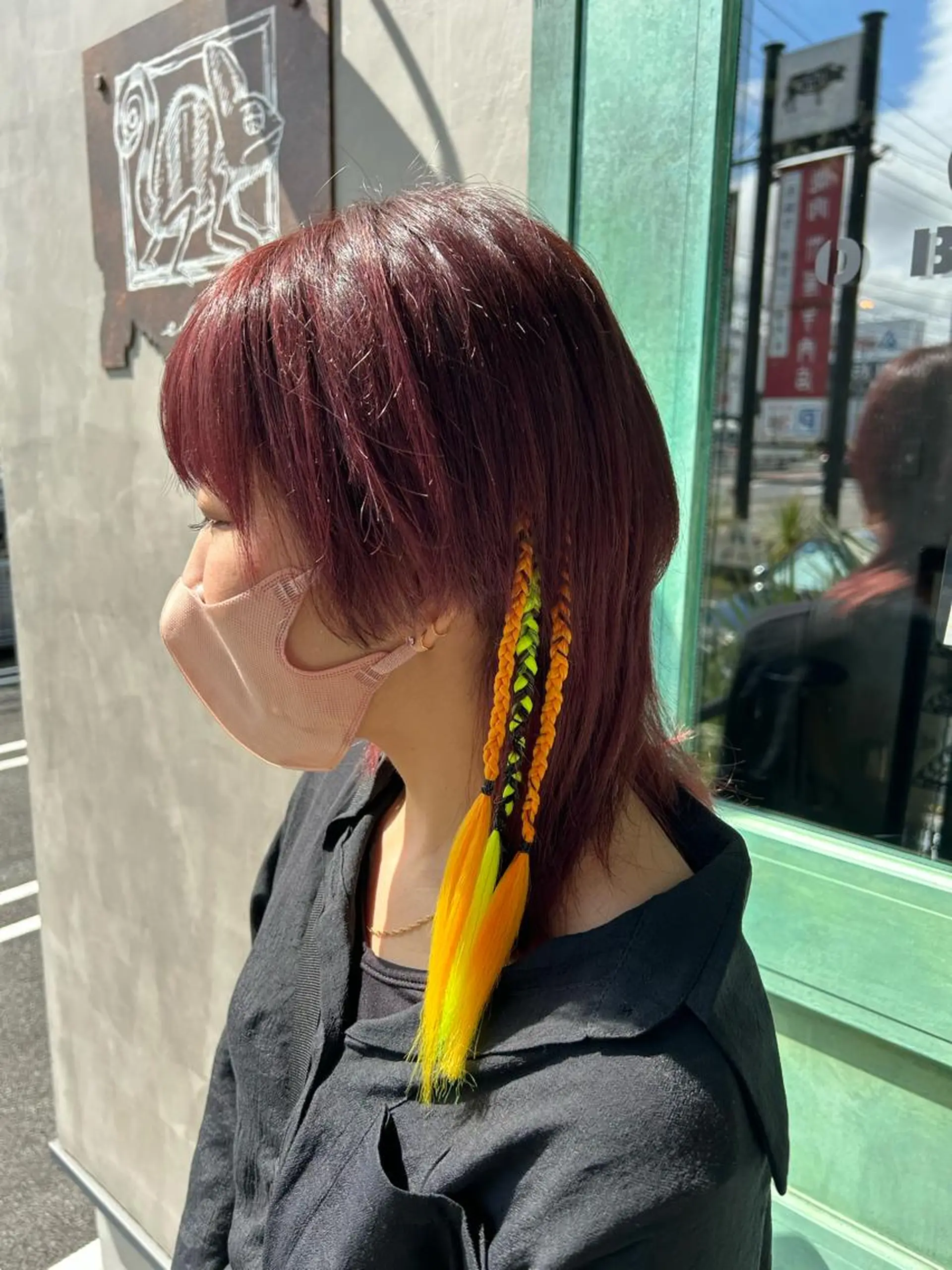 カラー エクステ 西村 真実子のヘアスタイル