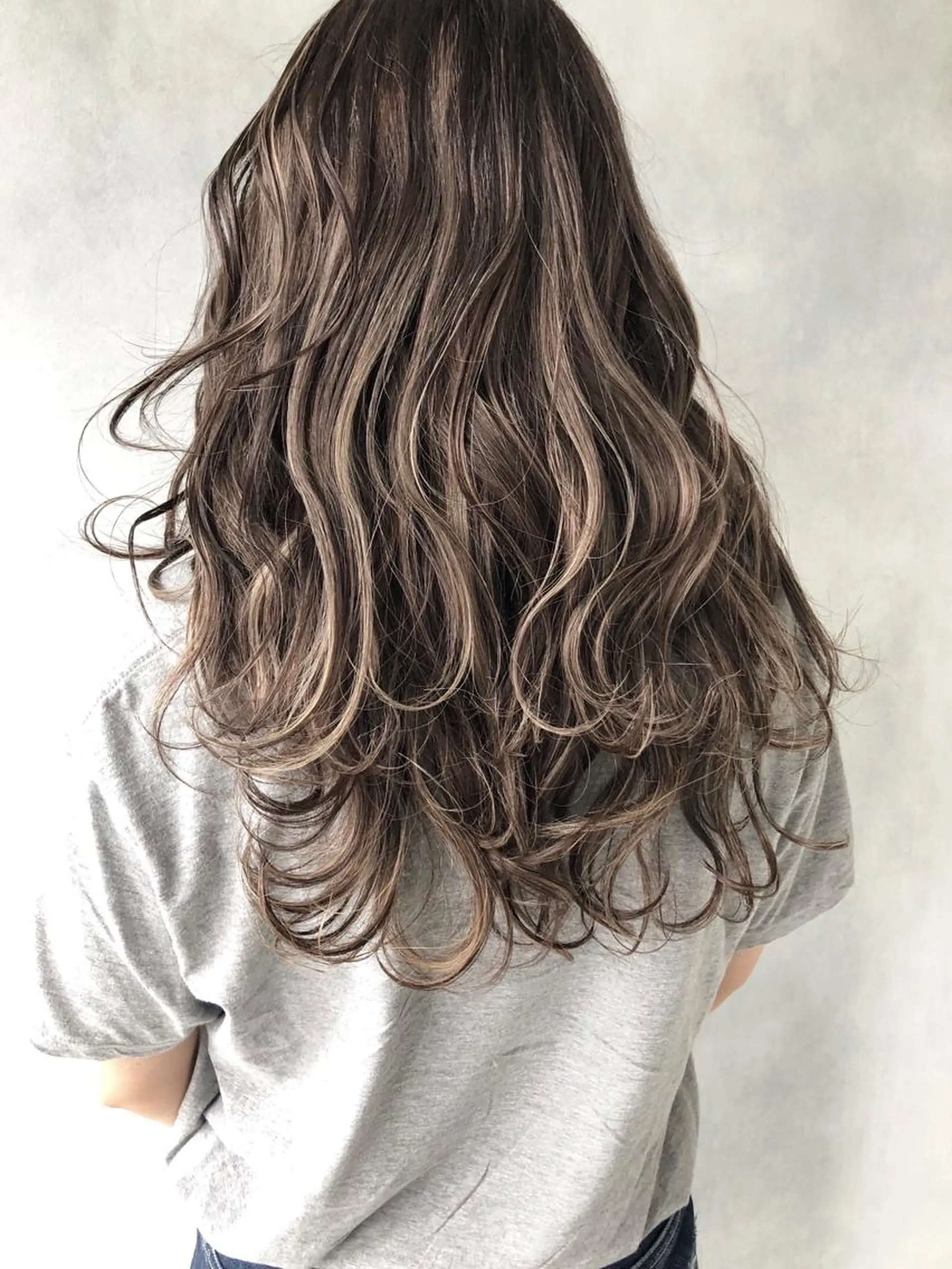 ロング ハイライト ヘアカラー トリートメント 小澤大輔 YOLO hairのヘアスタイル