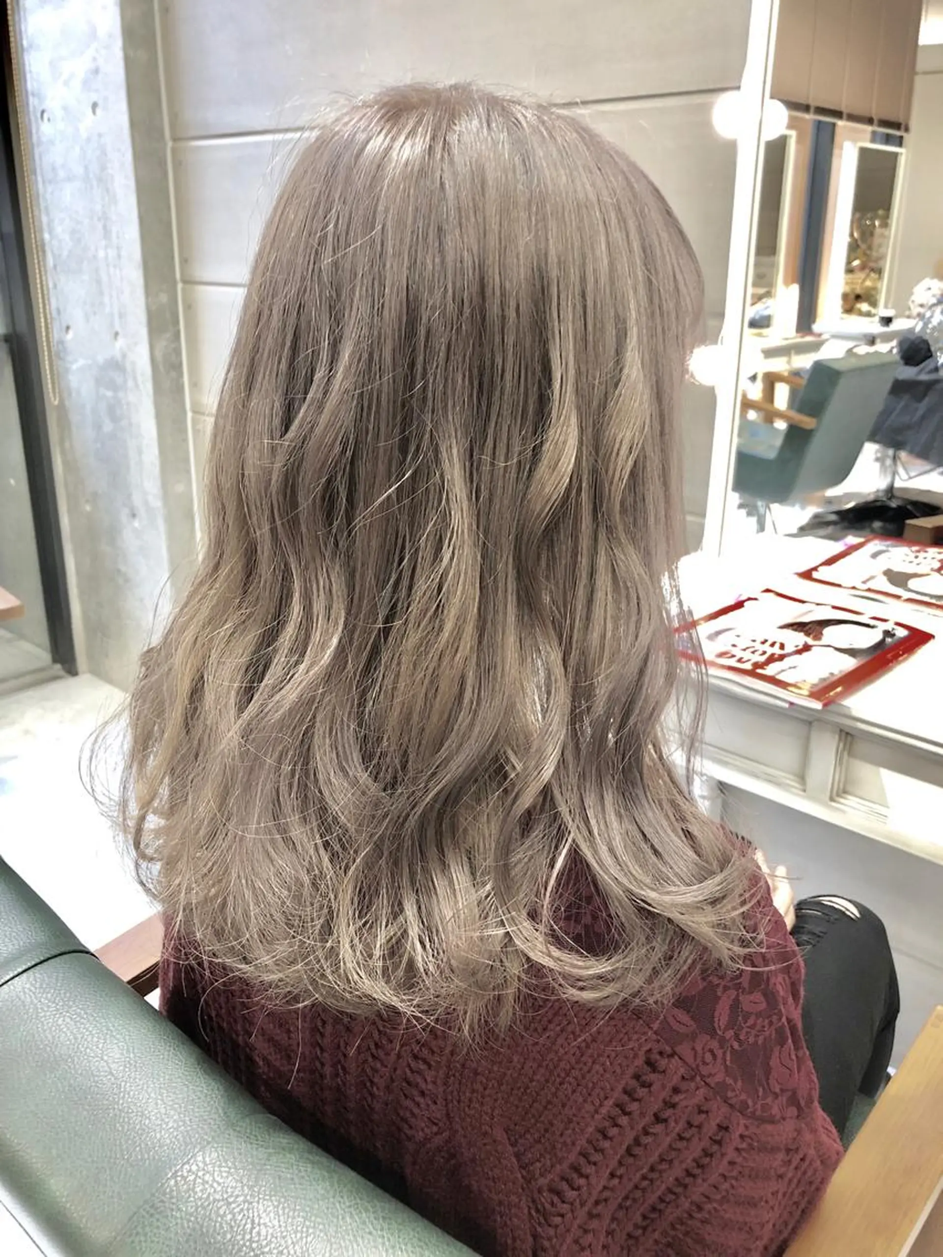 セミロング カラー アッシュ ベージュカラー ミルクティーアッシュ Days 透明感カラーのヘアスタイル