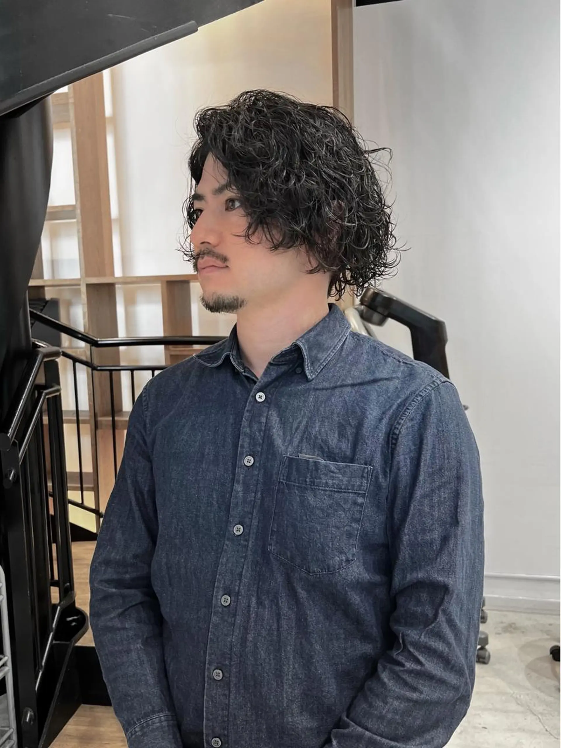 パーマ メンズ メンズパーマ 波巻きパーマ カット パーマ Qin shaire salon 原宿verno店所属・【センターパート】 ETO／江藤翼の眉毛・アイブロウイメージ