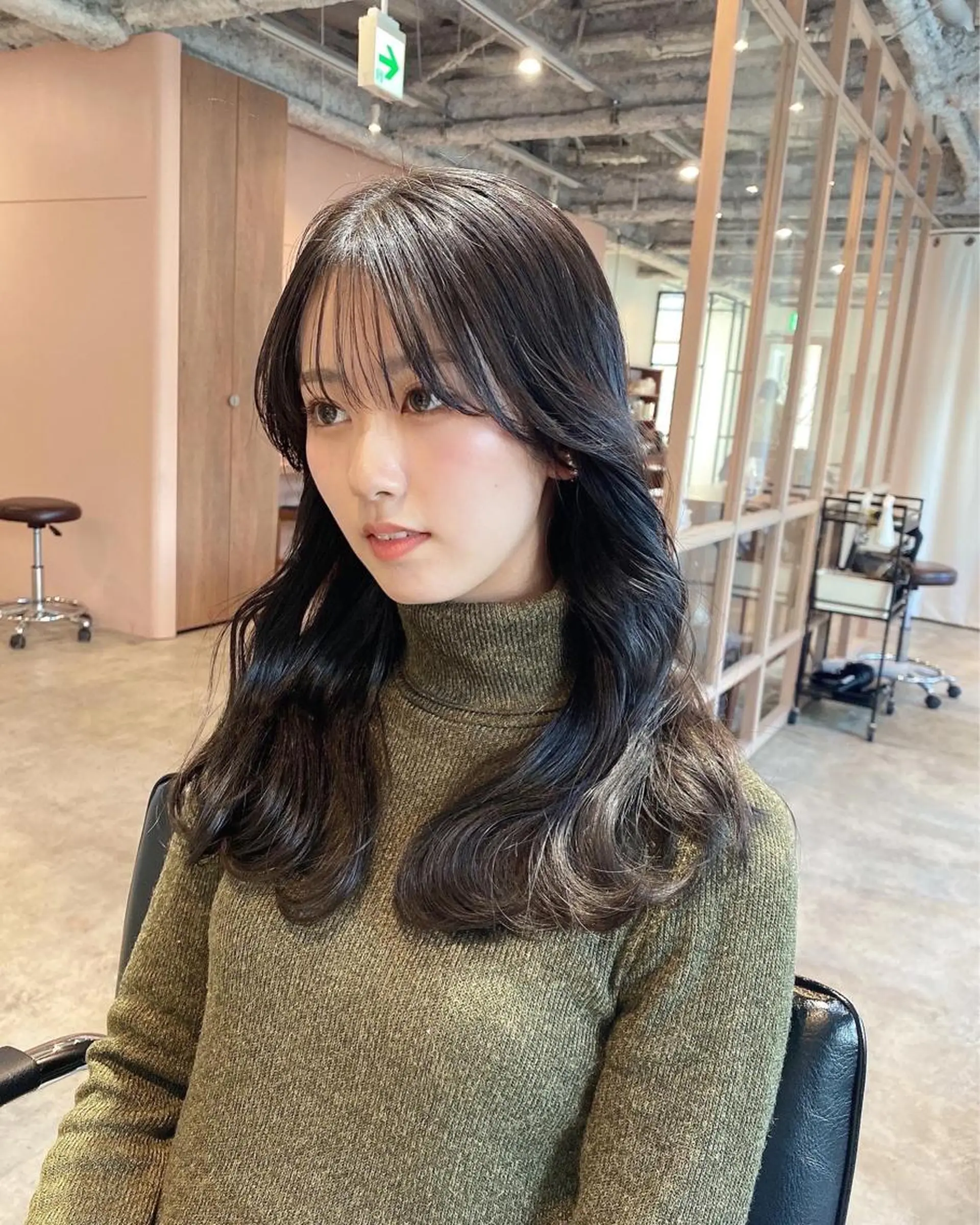 セミロング カラー LATTE  渋谷所属・♡レイヤーカット れお♡のヘアスタイル