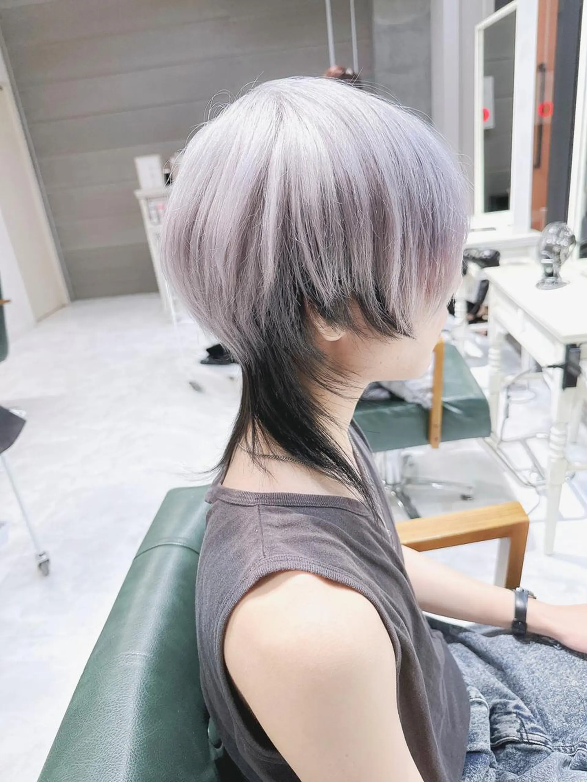 ショート ヘアアレンジ カラー デザインカラー インナーカラー シルバー ホワイトシルバー Days 透明感カラーのヘアスタイル