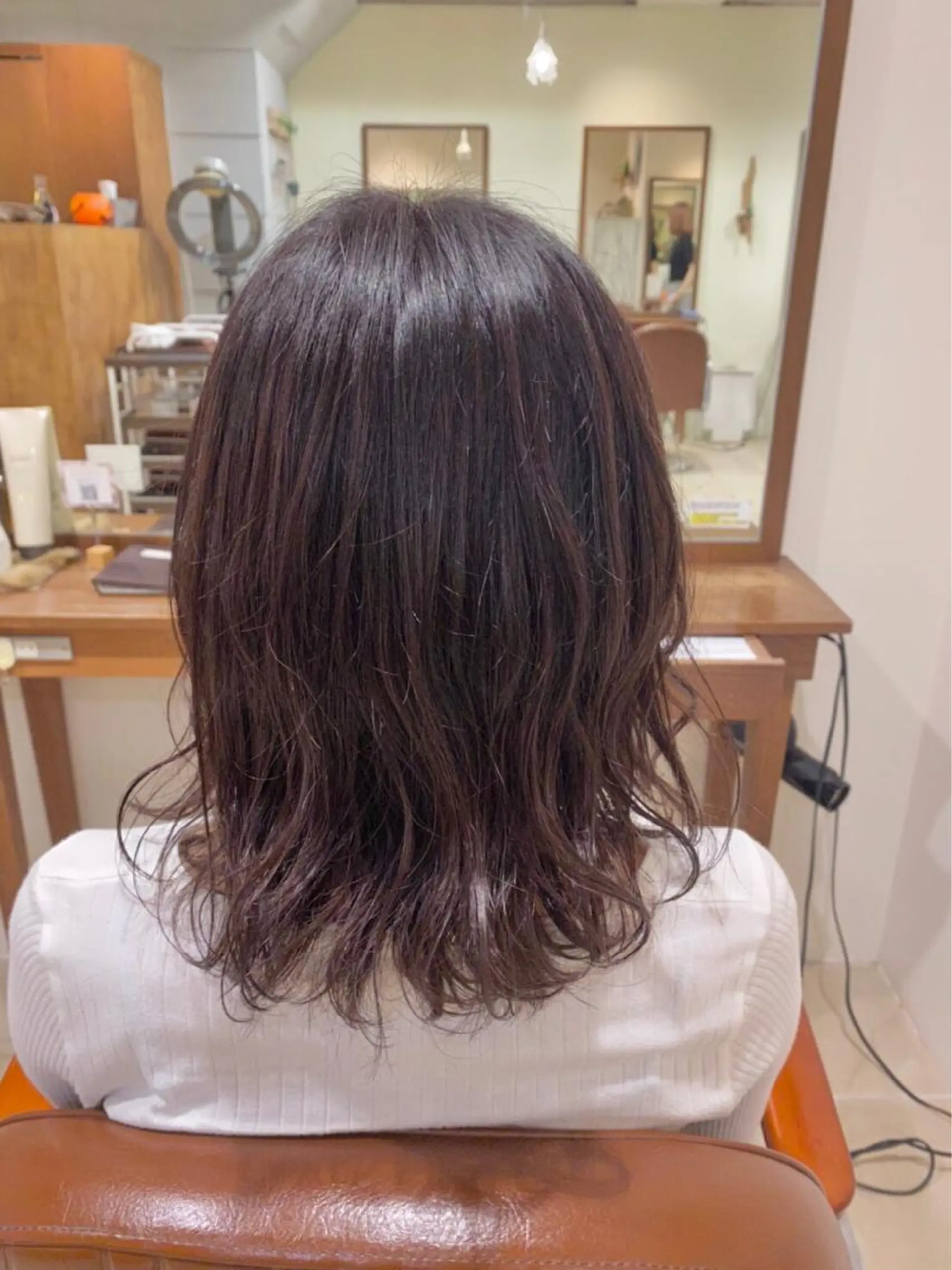 ミディアム ピンクブラウン ニイムラ ミキのヘアスタイル