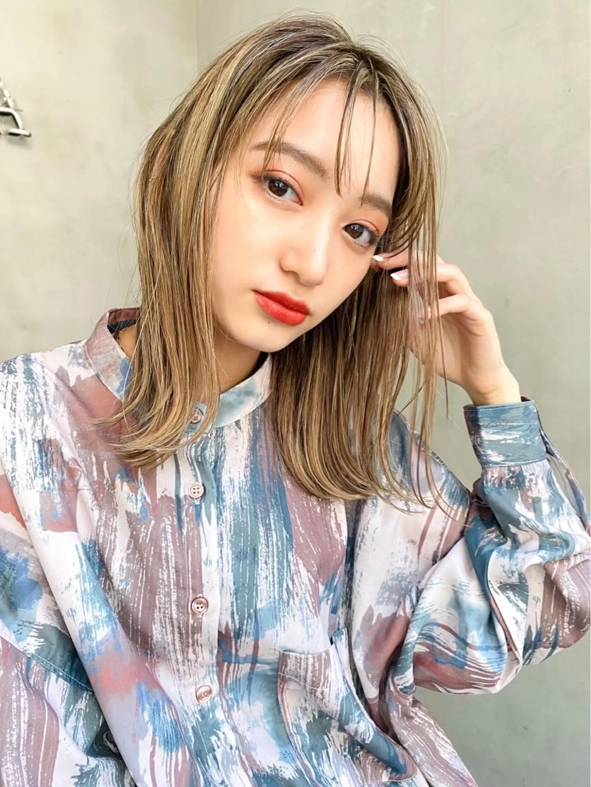 ミディアム カラー 韓国風ヘア 外ハネヘア MUSASHI ブリーチカラー◎のヘアスタイル