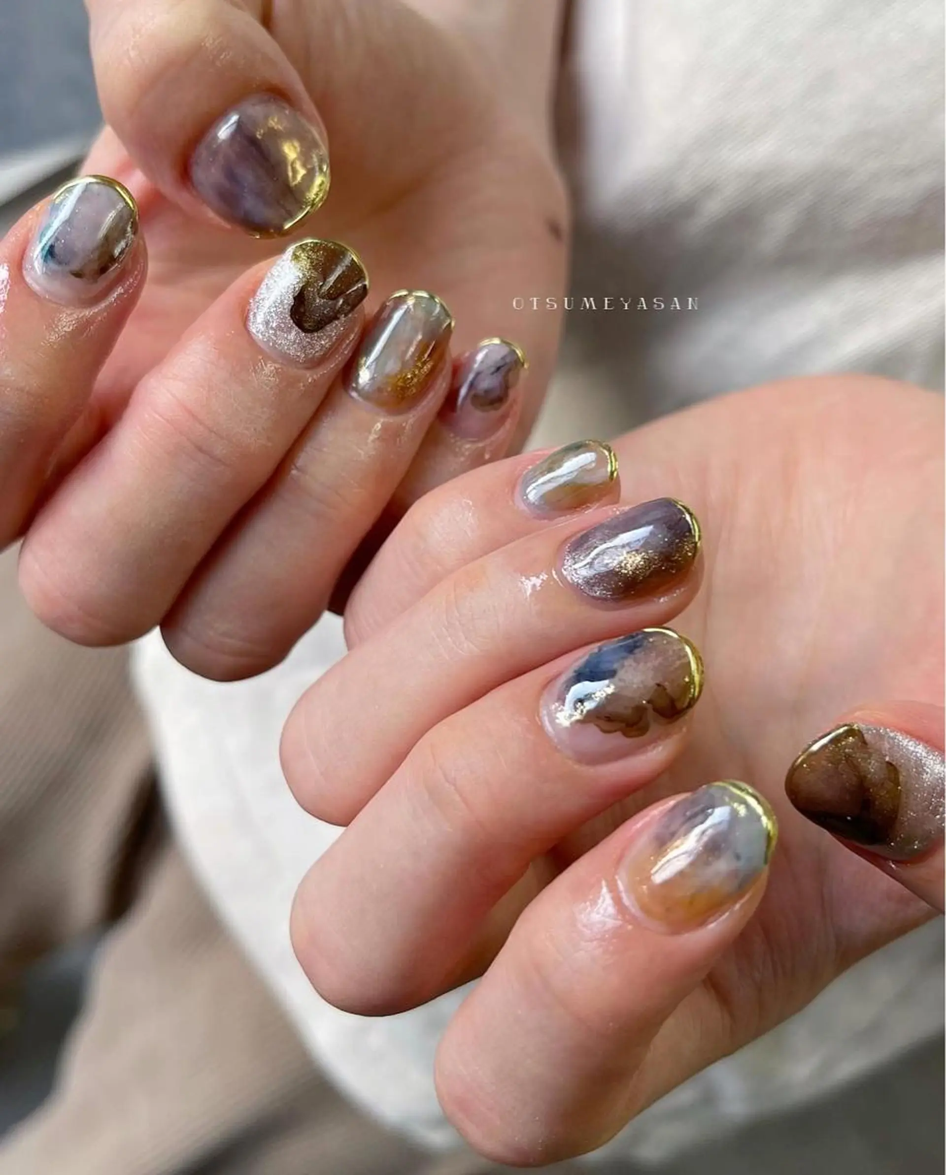 ネイル オーロラネイル ブルー ゴールド 韓国ネイル ラメ(グリッター) otsumeyasan所属・わたなべ ちかのネイルデザイン