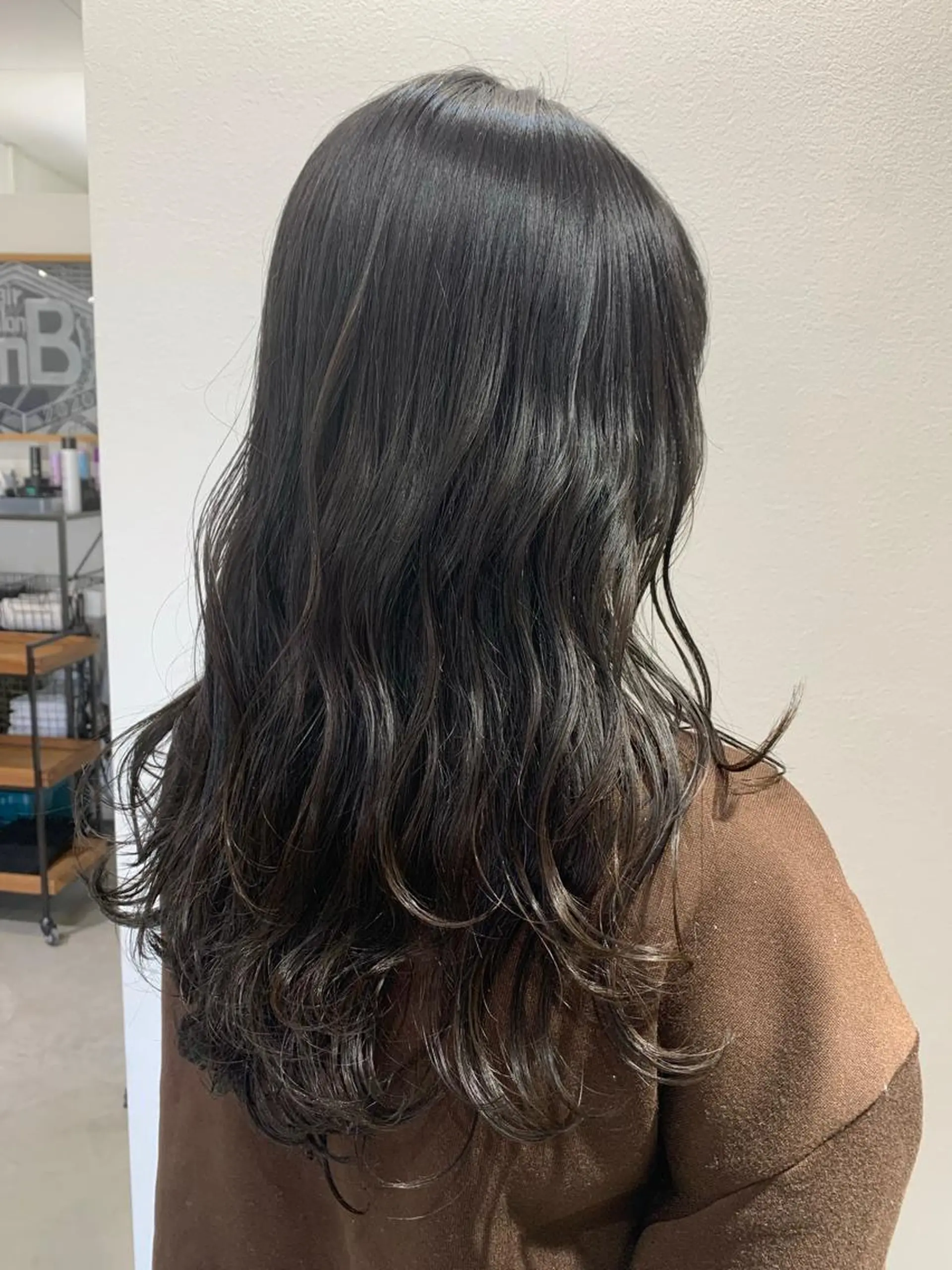 セミロング anB ハルカのヘアスタイル