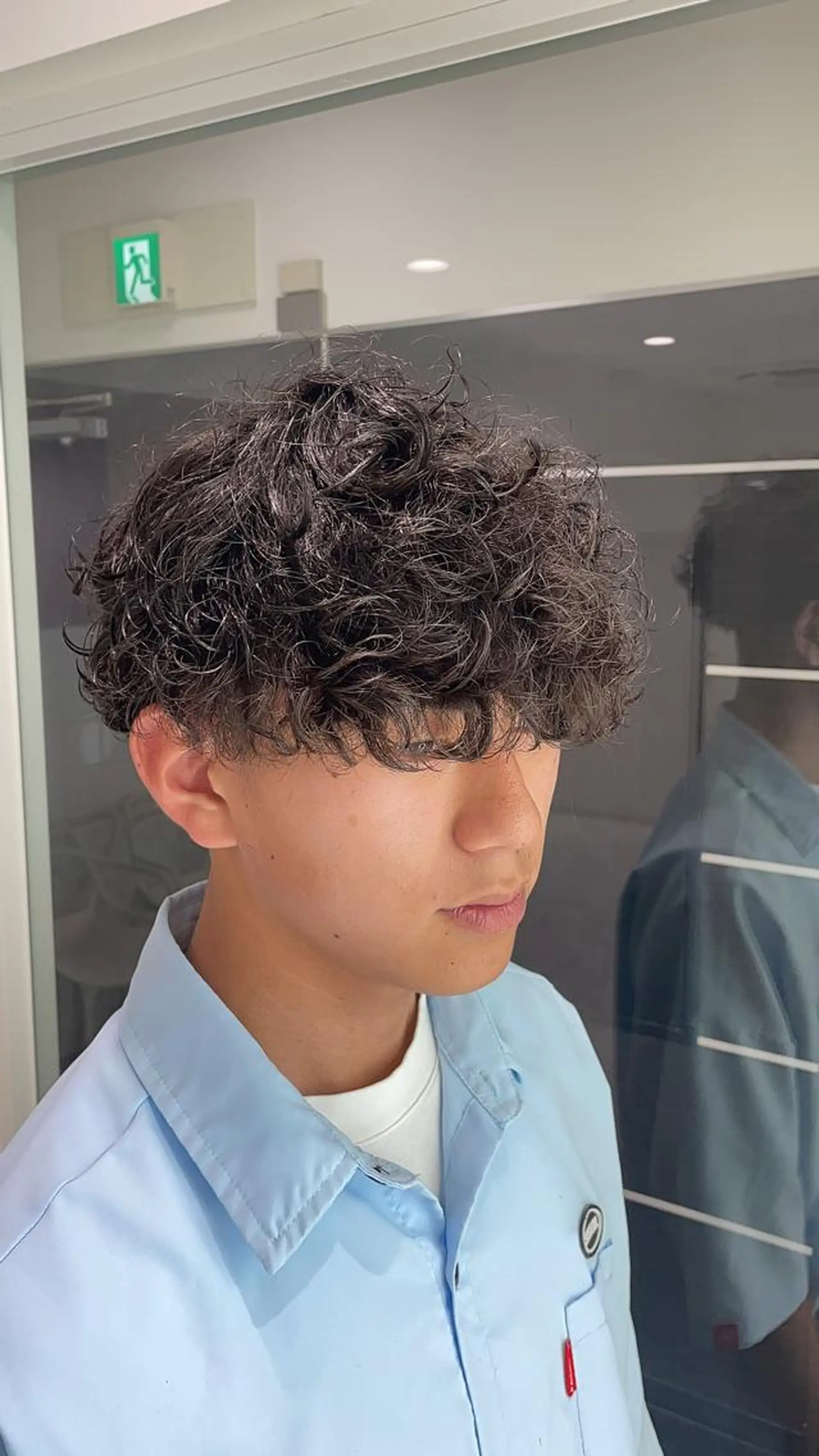 セミロング パーマ ヘアアレンジ メンズ メンズパーマ セミロングパーマ 顔まわりカット の達人のヘアスタイル