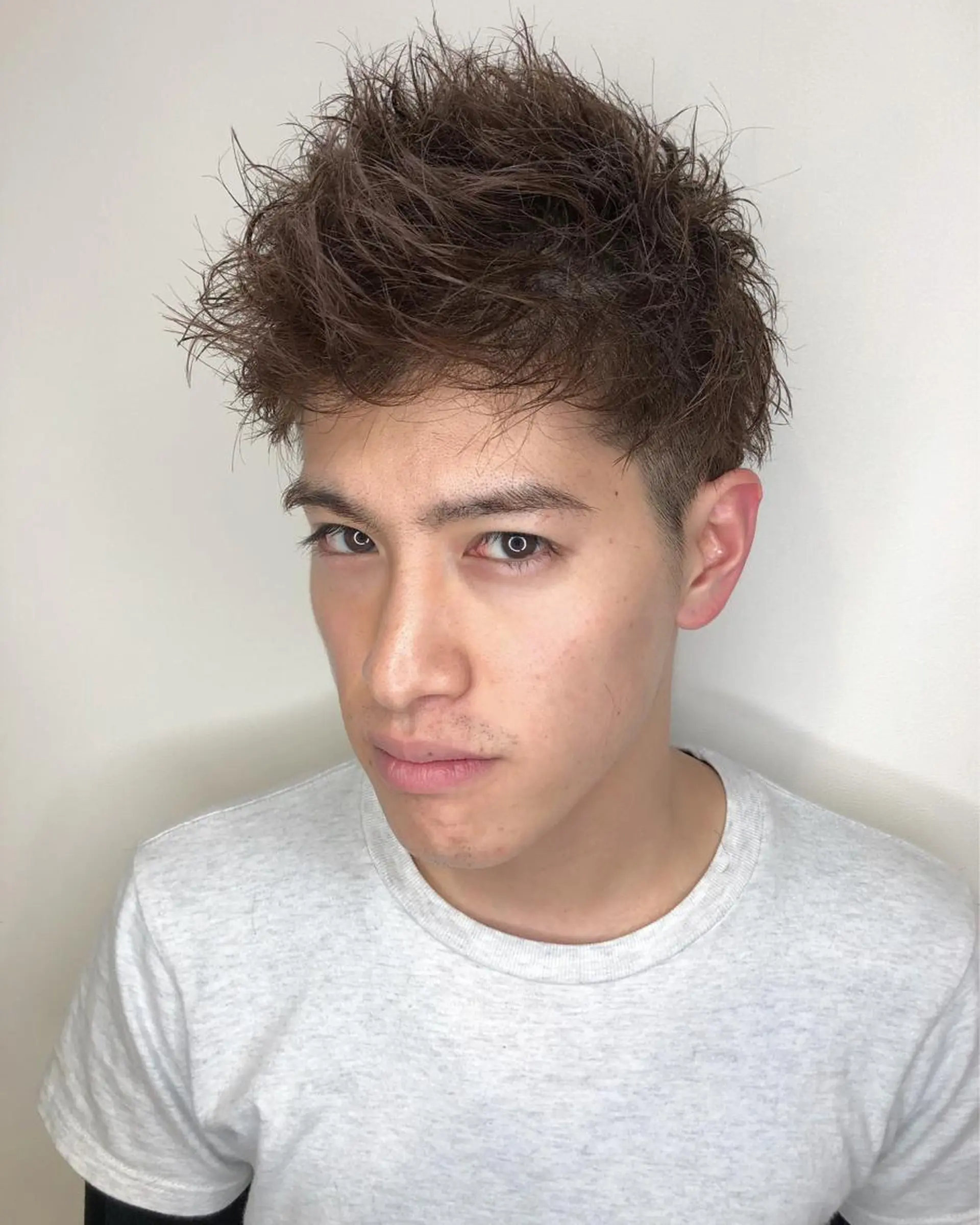 ショート カラー メンズ モヒカン イルミナカラー メンズヘア特化 崎田 成人のヘアスタイル