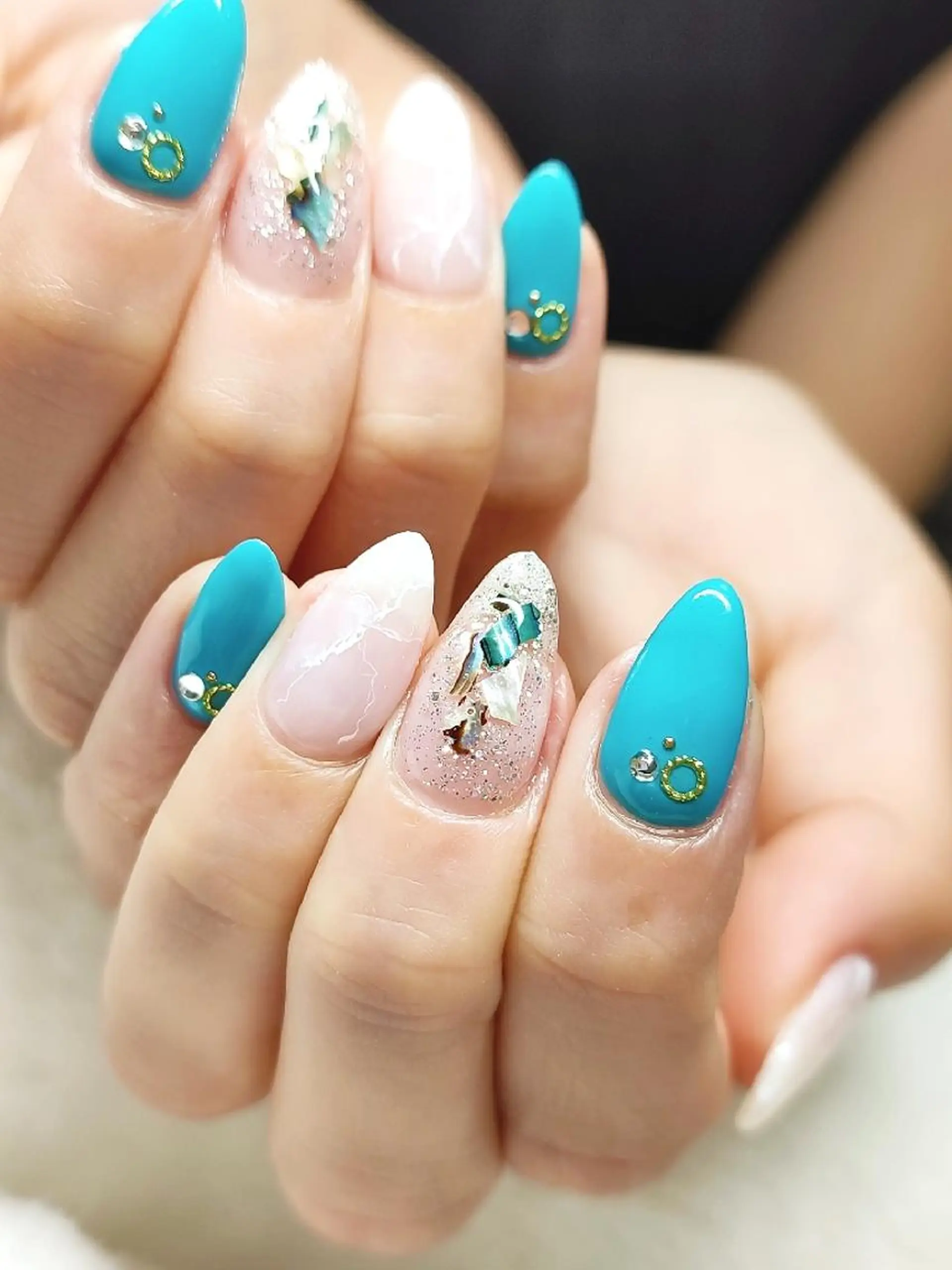 ネイル ハンドネイル RUNWAY 　　の眉毛・アイブロウイメージ