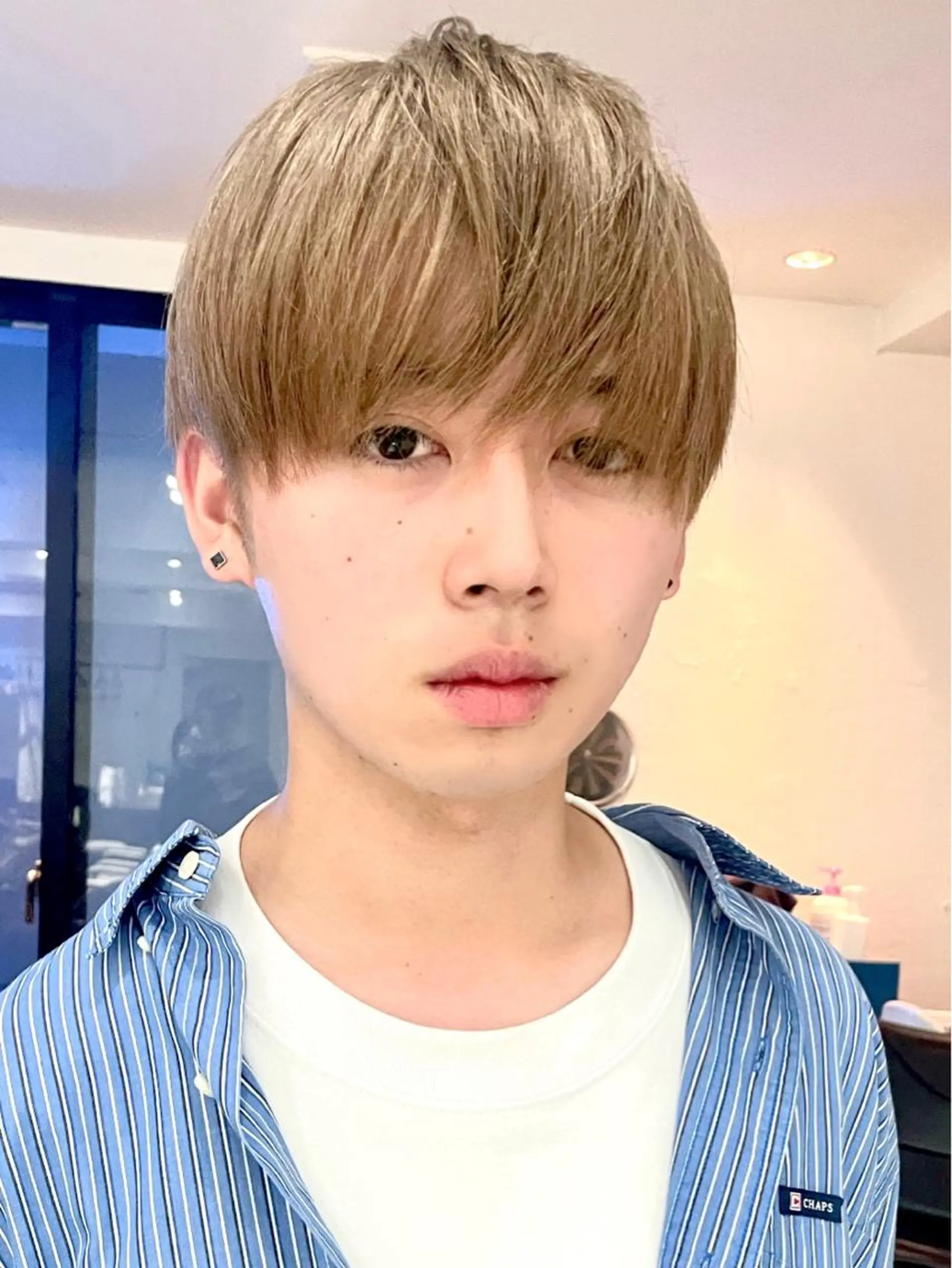 ショート カラー メンズ メンズバレイヤージュ メンズブリーチ センターパート フェードカット メンズハイライト ヘアカラー トリートメント ヘアセット スパイラルパーマ 🌐hina⭐️のヘアスタイル