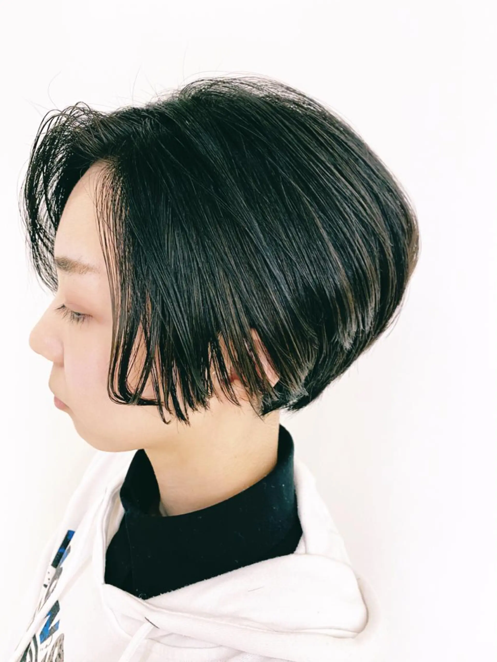 ショート ハンサムショート アッシュ ハイライト ショートヘア ヘアカラー トリートメント 奥井 将希のヘアスタイル