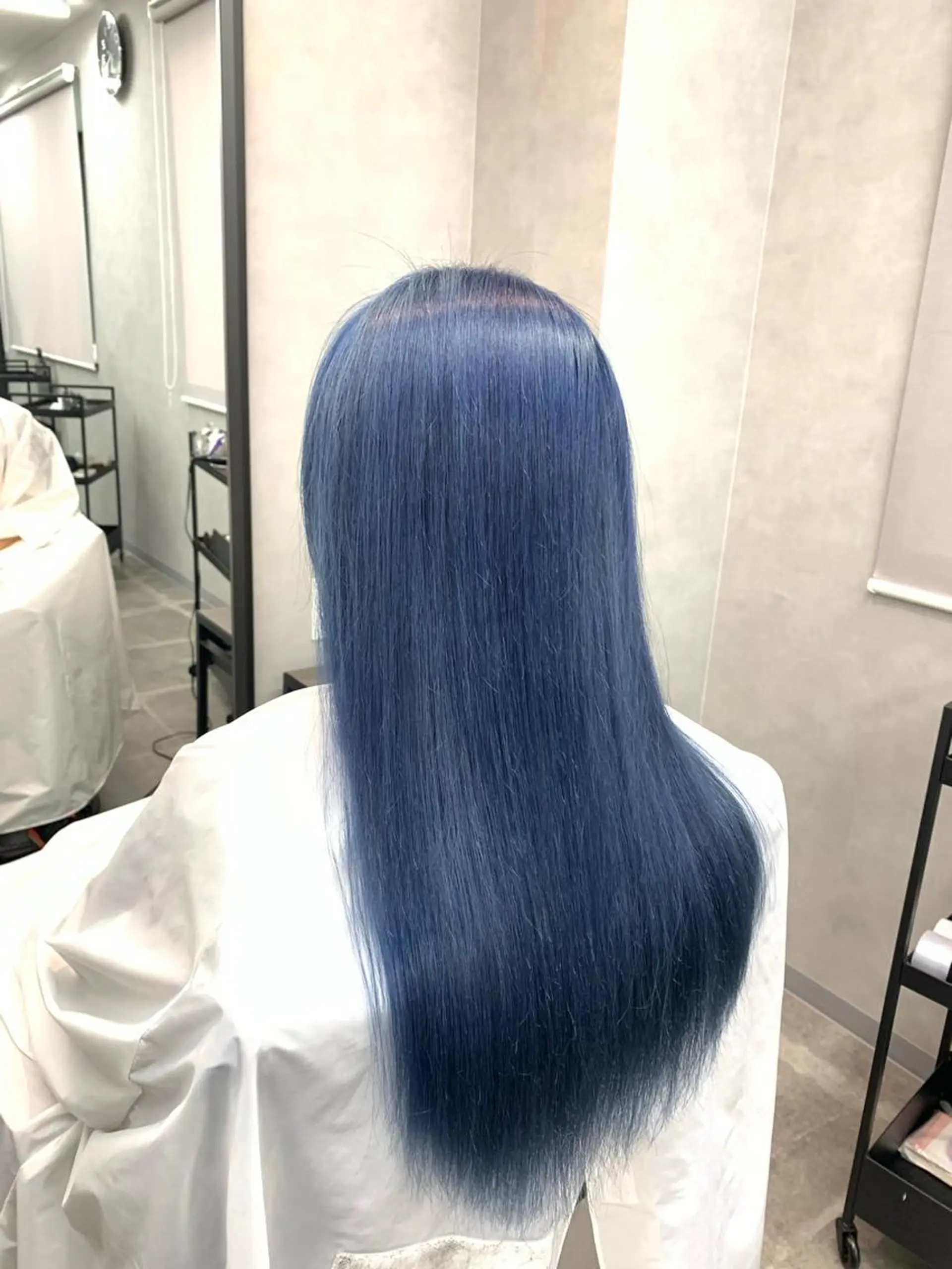 ロング カラー ブリーチ ブルーカラー カット ヘアカラー トリートメント hairworksbadass所属・菊地 旬のヘアスタイル