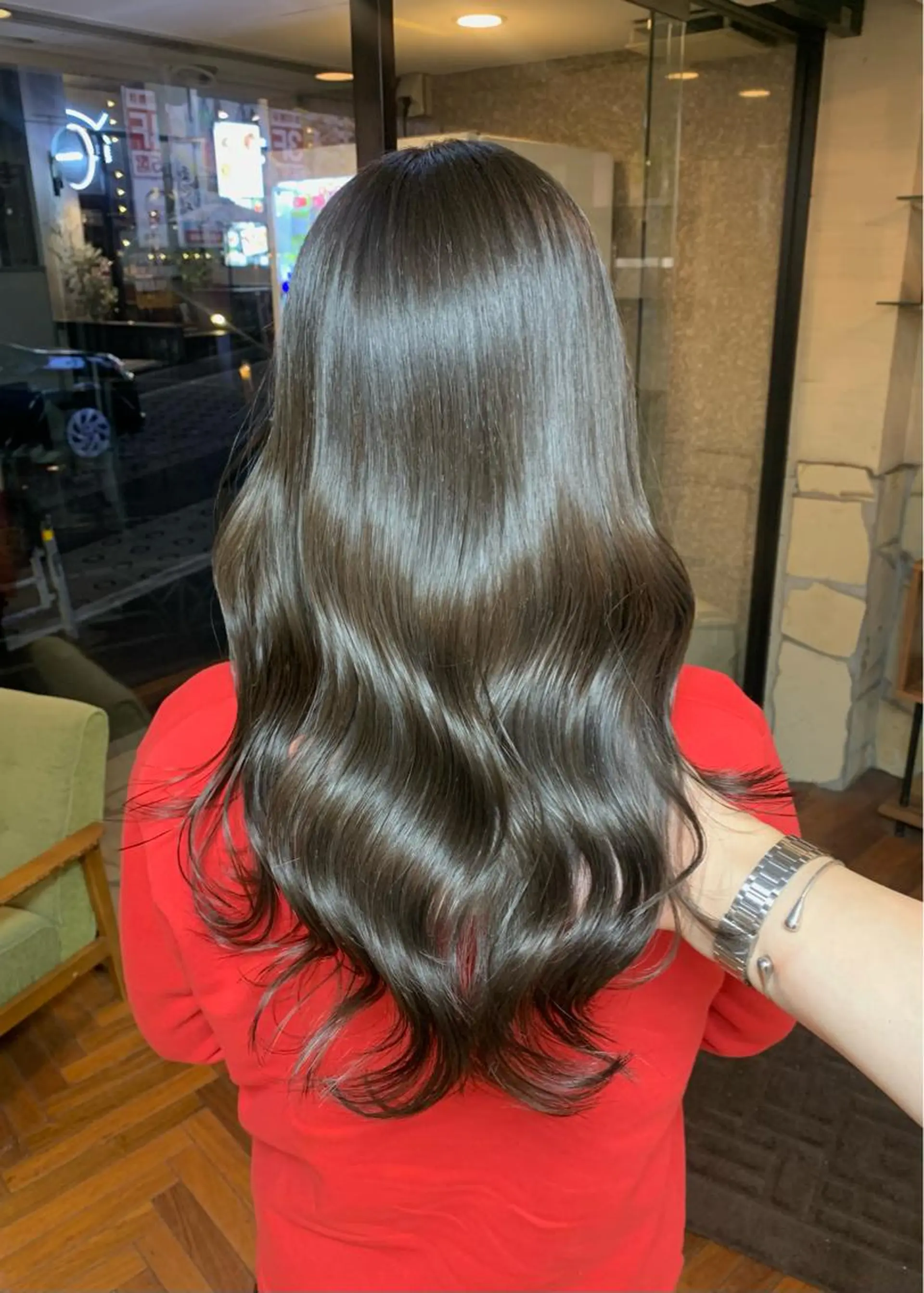 セミロング カラー ベージュカラー ブリーチ ブリーチなしカラー オリーブベージュ カット ヘアカラー トリートメント LUMO所属・矢野 晃平のヘアスタイル