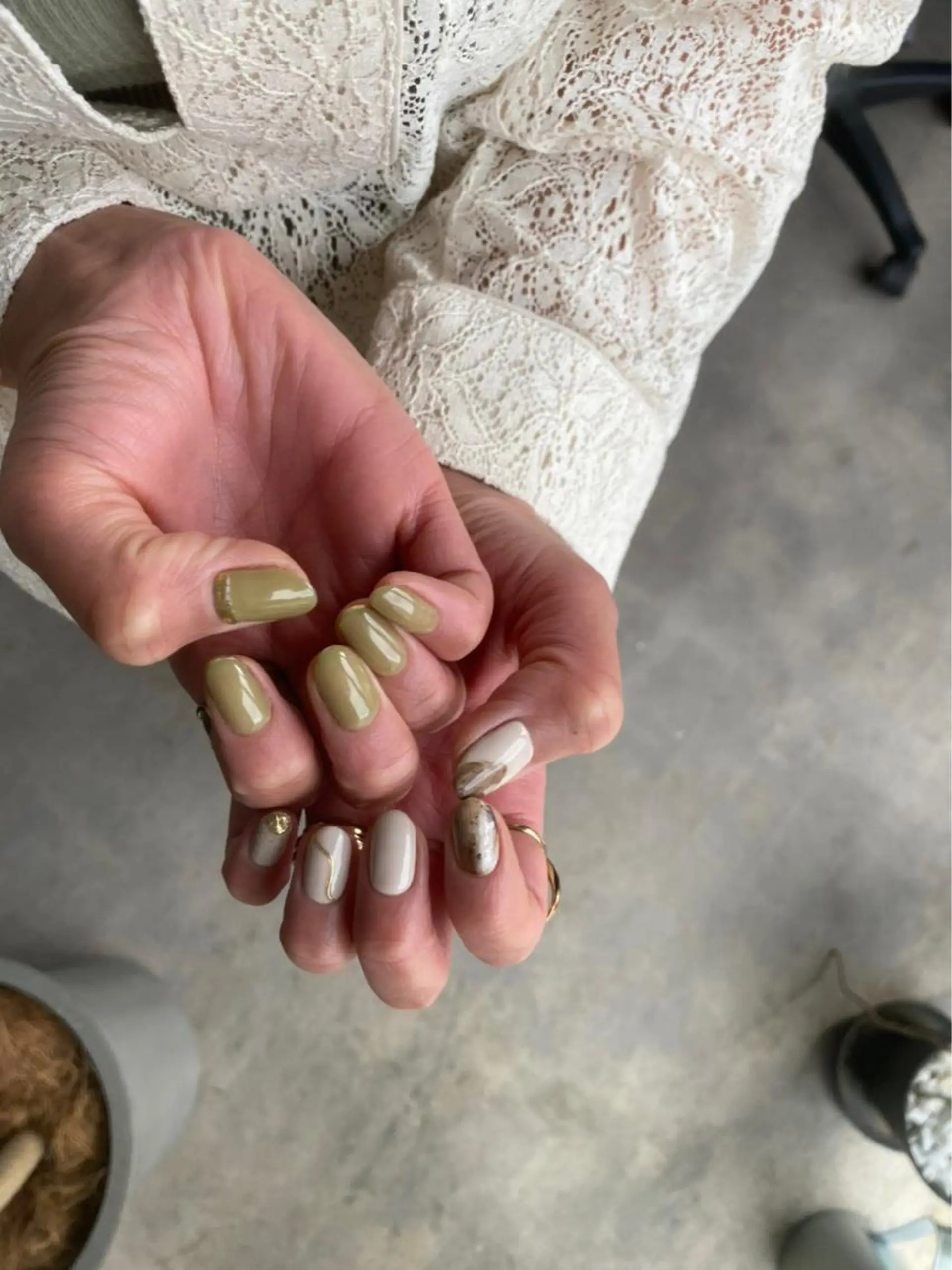 ネイル グリーン ミラーネイル ニュアンスネイル ピスタチオネイル ぷっくりネイル eni. by michのネイルデザイン