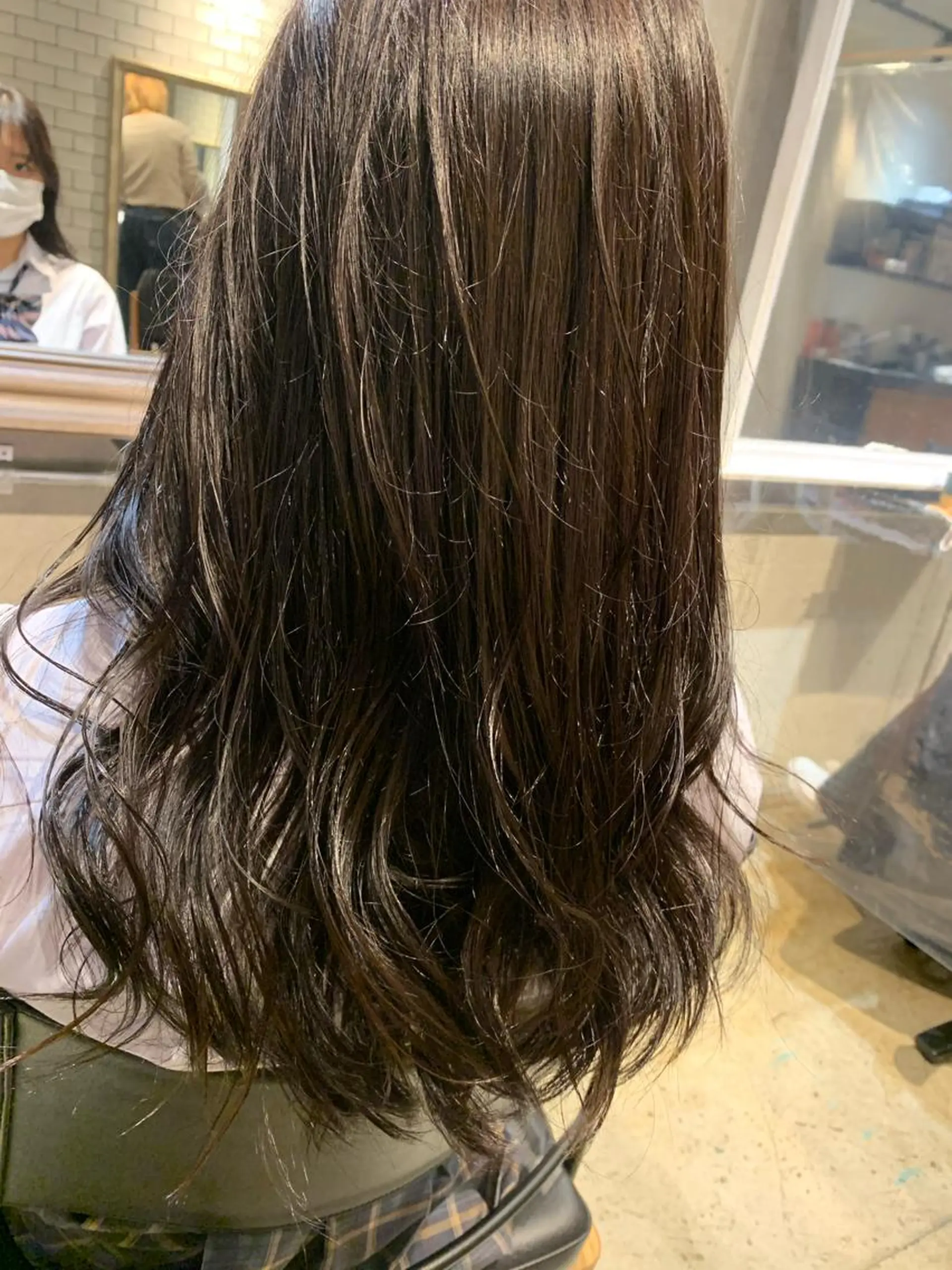 ロング カラー ダークグレー ダークグレージュ グレージュ 吉沢遣人/レイヤー 艶カラー/パーマのヘアスタイル