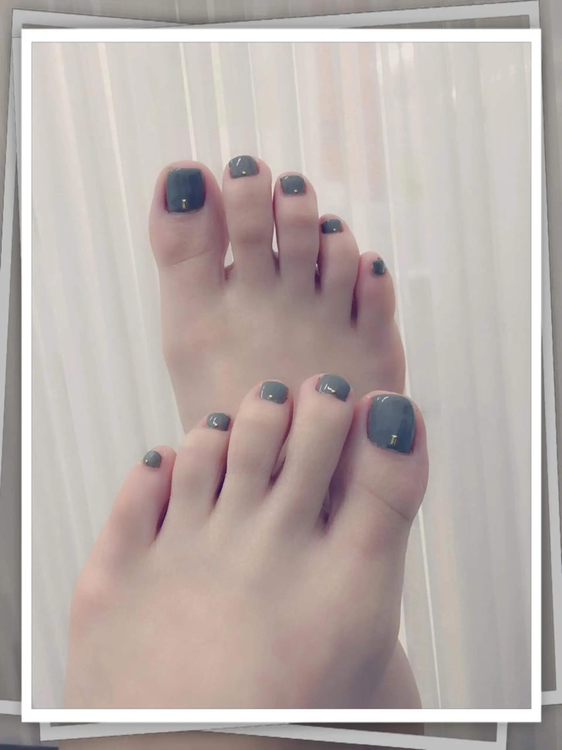 ネイル フットネイル ワンカラーネイル ストーンネイル 石原 夕華のネイルデザイン