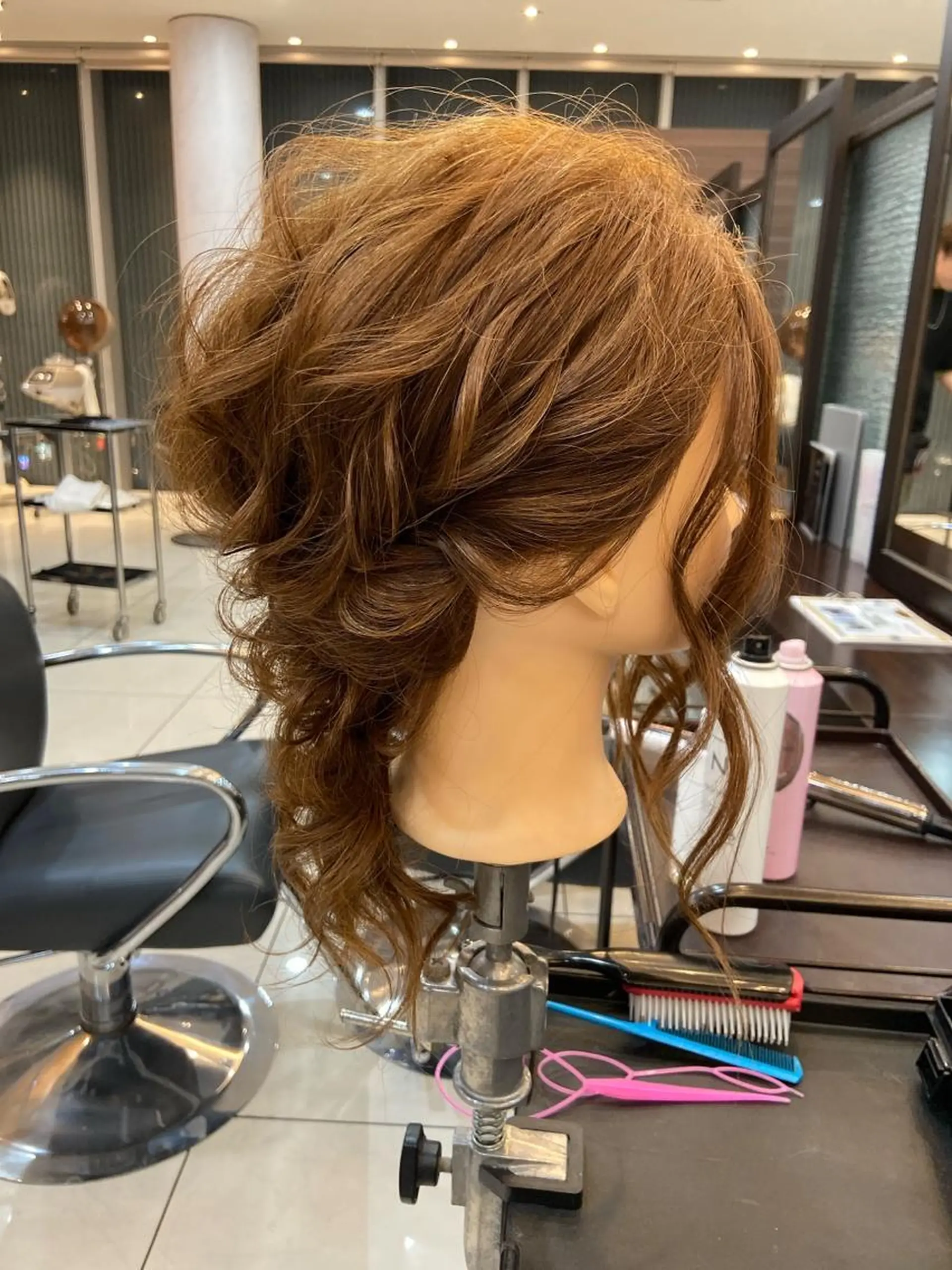 セミロング カラー ヘアアレンジ ヘアセット 小田 莉加子のヘアスタイル