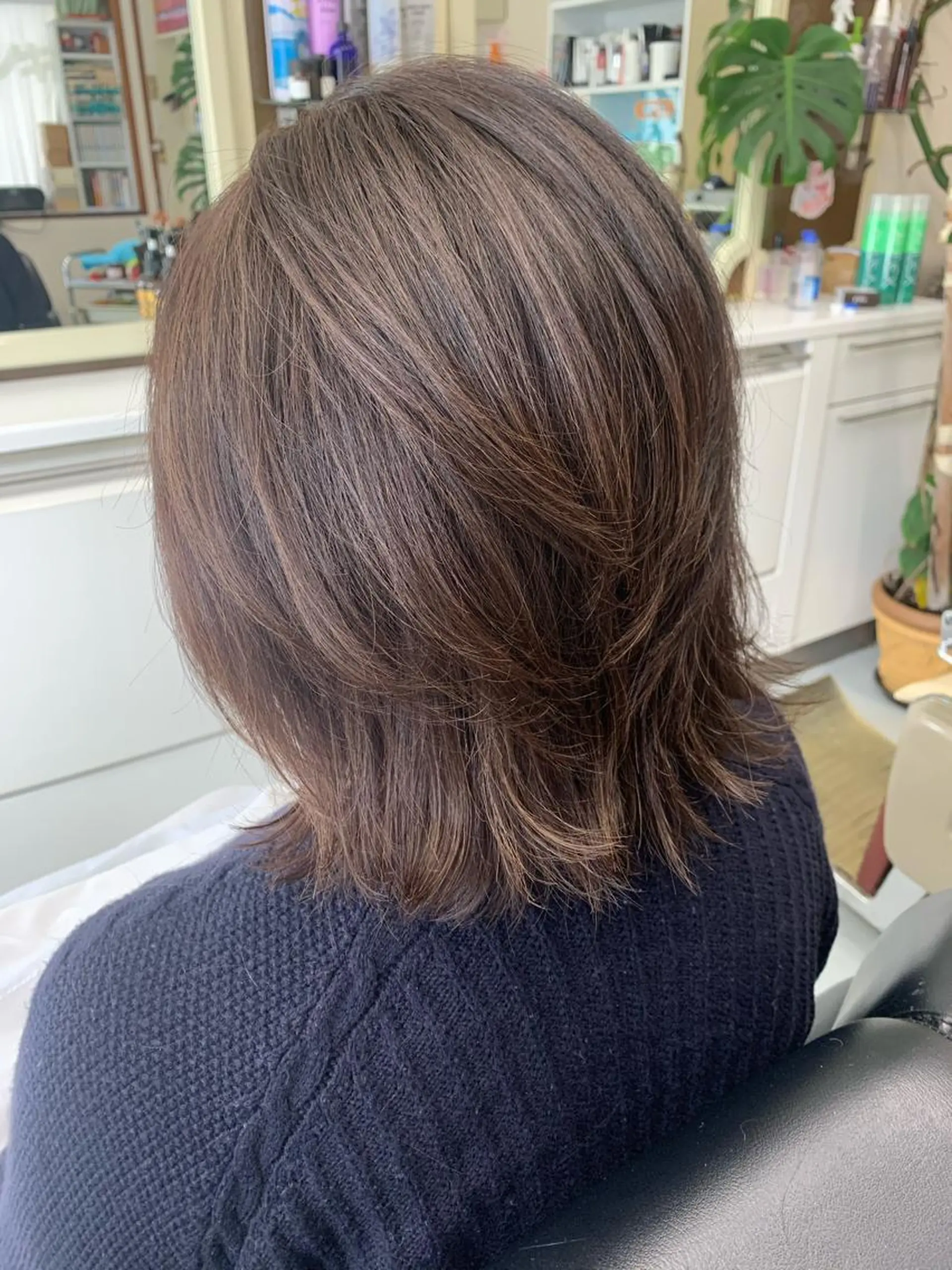 ミディアム カラー 透明感カラー レイヤーカット カット ヘアカラー トリートメント ストウ ナナエのヘアスタイル