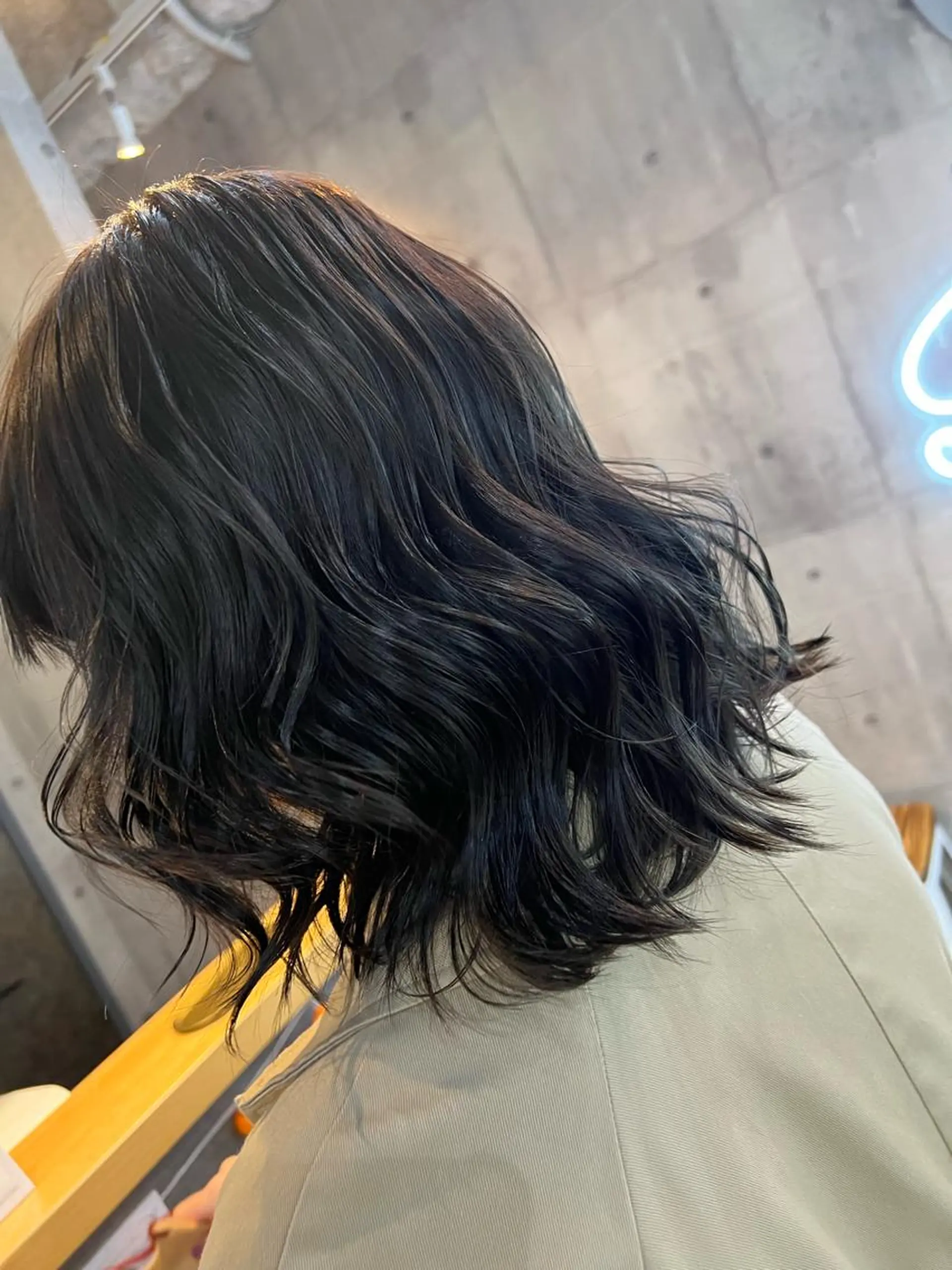 ミディアム カラー シールエクステ ミディアムパーマ バレイヤージュ ダブルカラー グラデーションカラー ヘアカラー ミルクティーハイトー ン💖Mikaのヘアスタイル