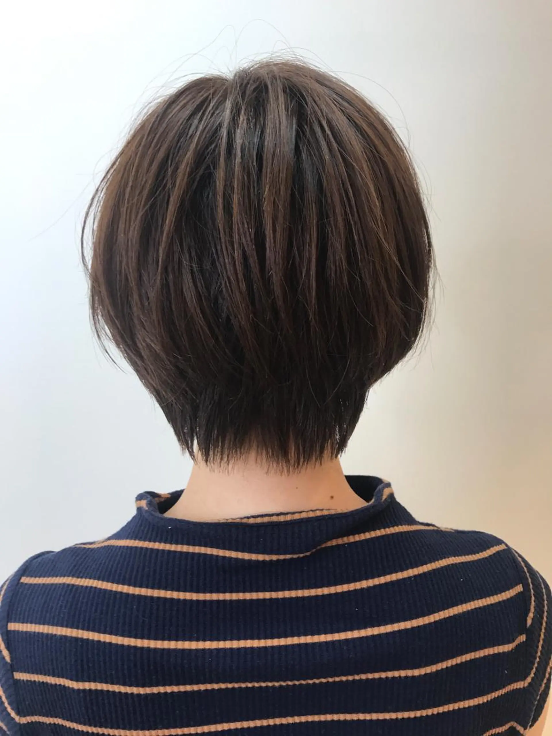 ショート カラー 湯浅 了一のヘアスタイル