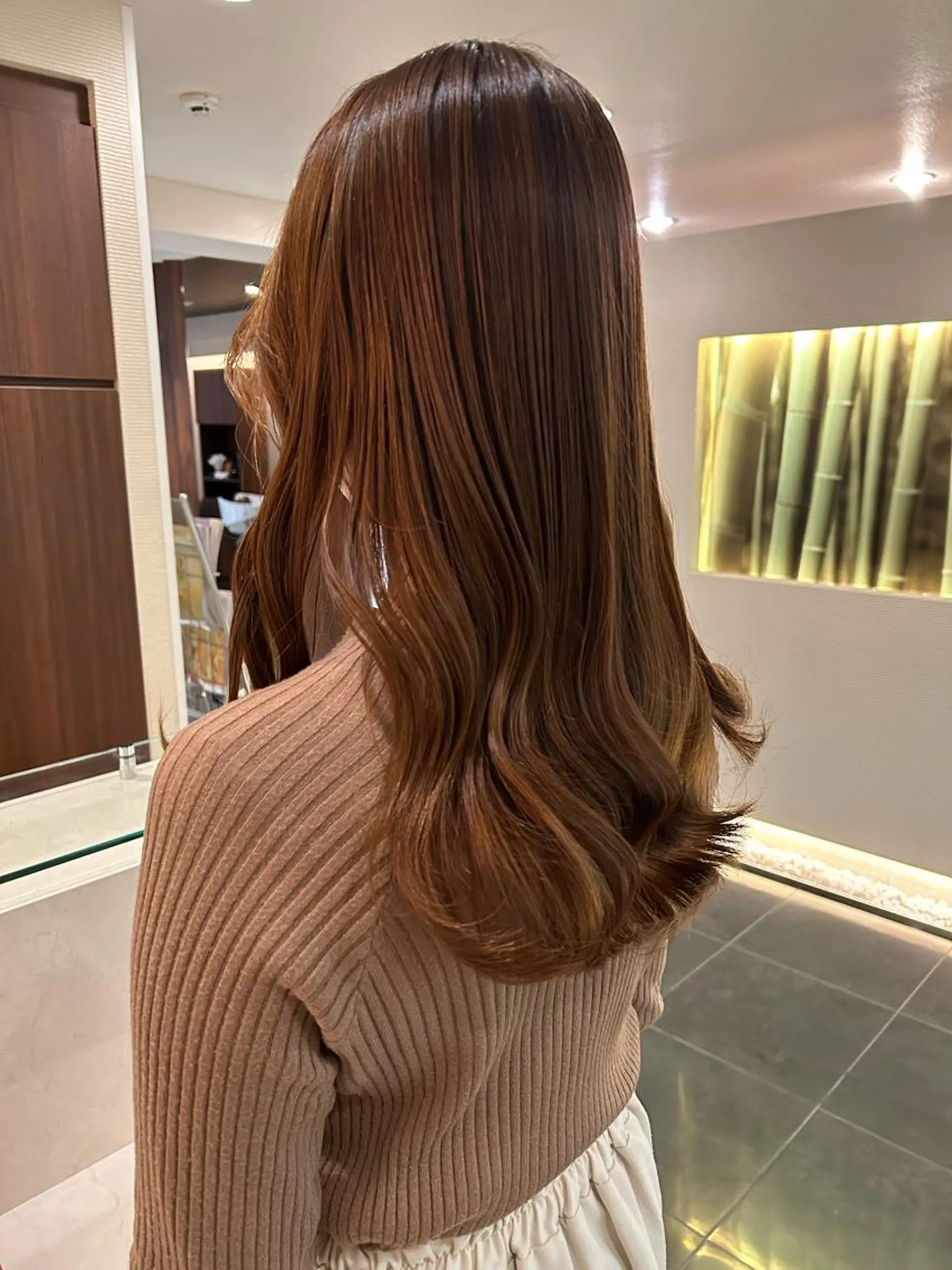 ロング カラー ヘアアレンジ ベージュカラー カット ヘアカラー トリートメント チーフデザイナー 若林　麻衣のヘアスタイル