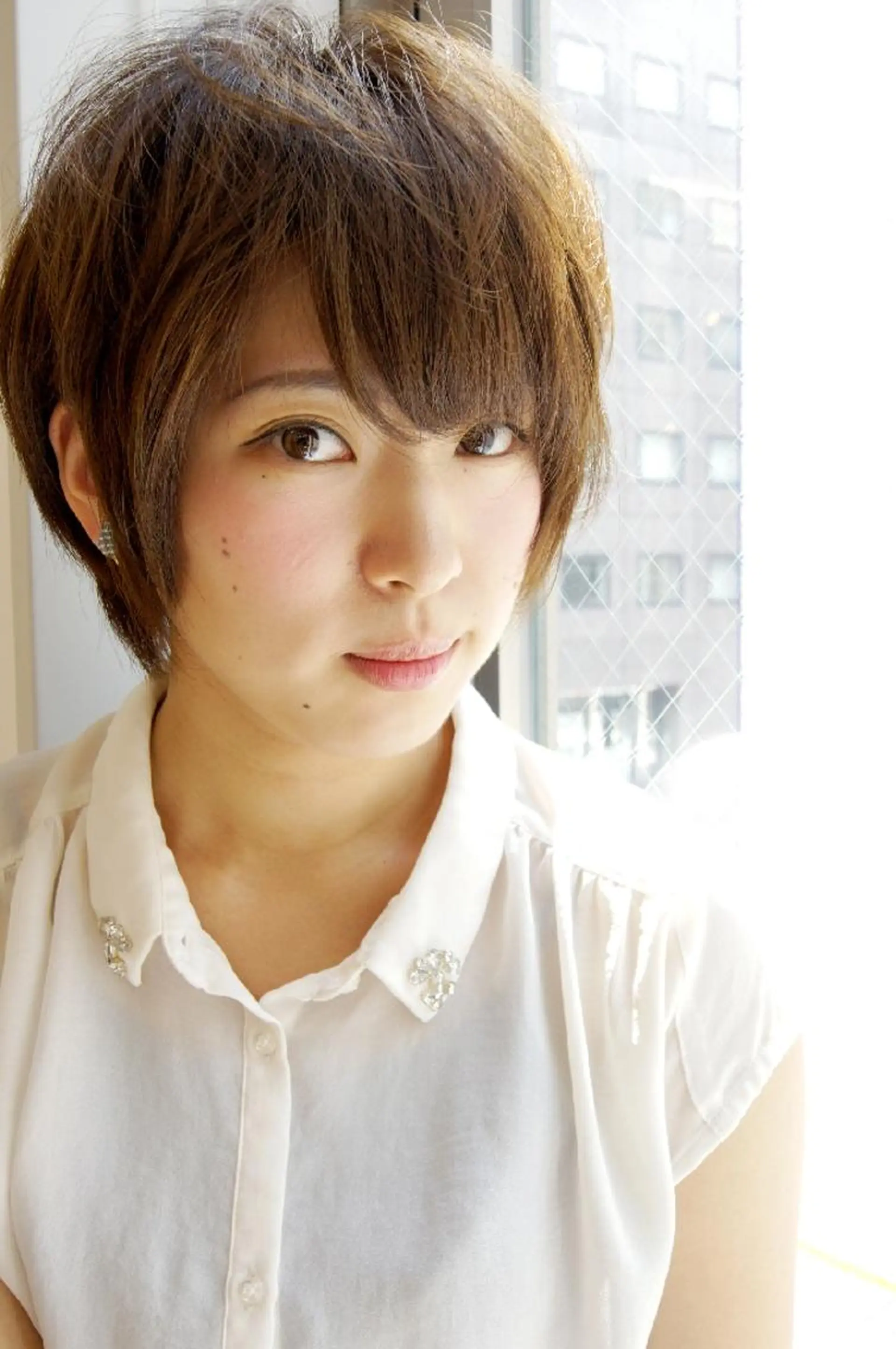 ショート カラー ショートレイヤー アディクシーカラー ベージュカラー ブリーチ エドルカラー カット ヘアカラー トリートメント terra✂️川嶋 大輔のヘアスタイル