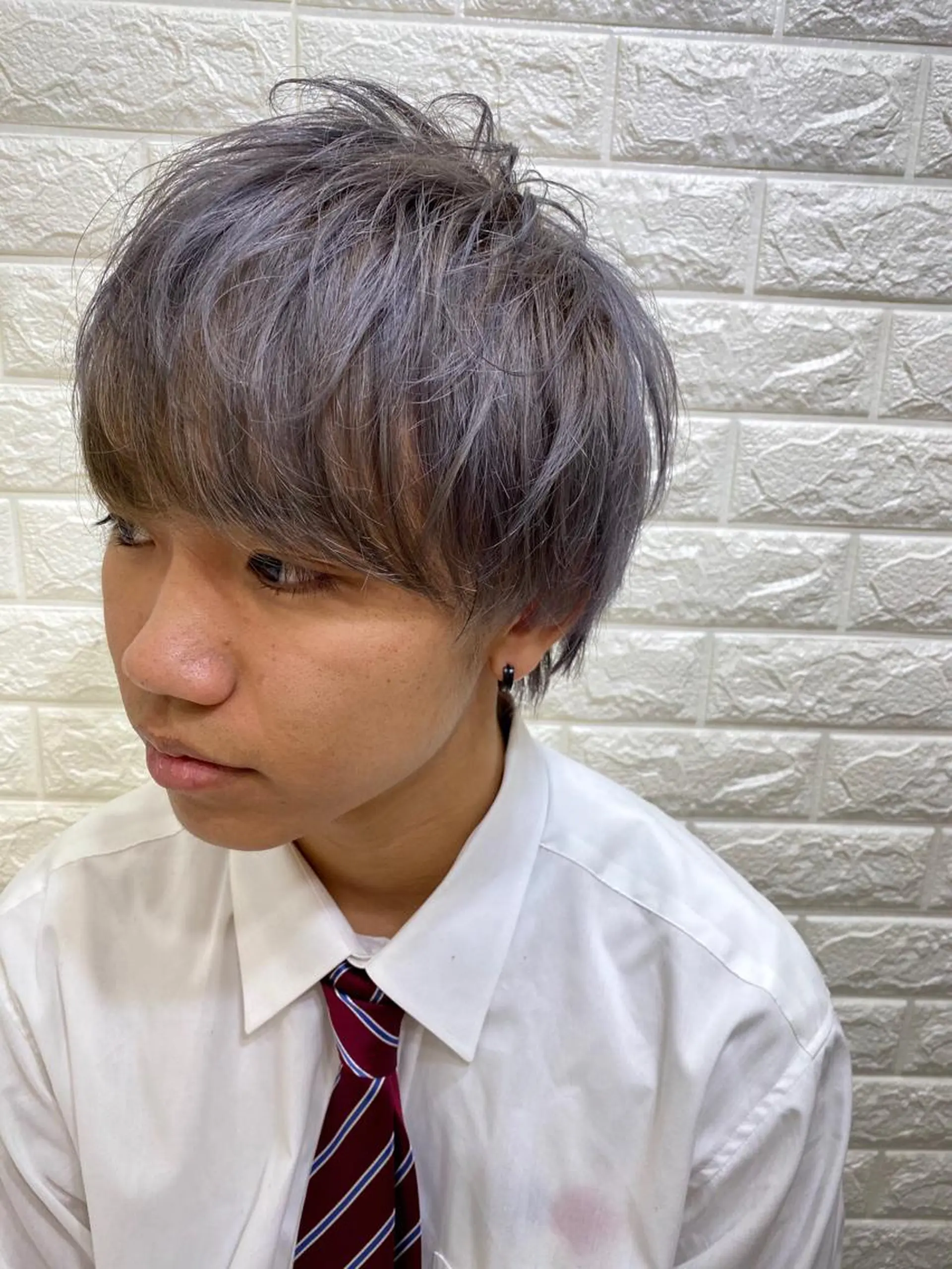 ショート カラー メンズ アッシュ ダブルカラー バイオレットカラー 20代半ば上質なへア ケア 髪質改善 大西のヘアスタイル