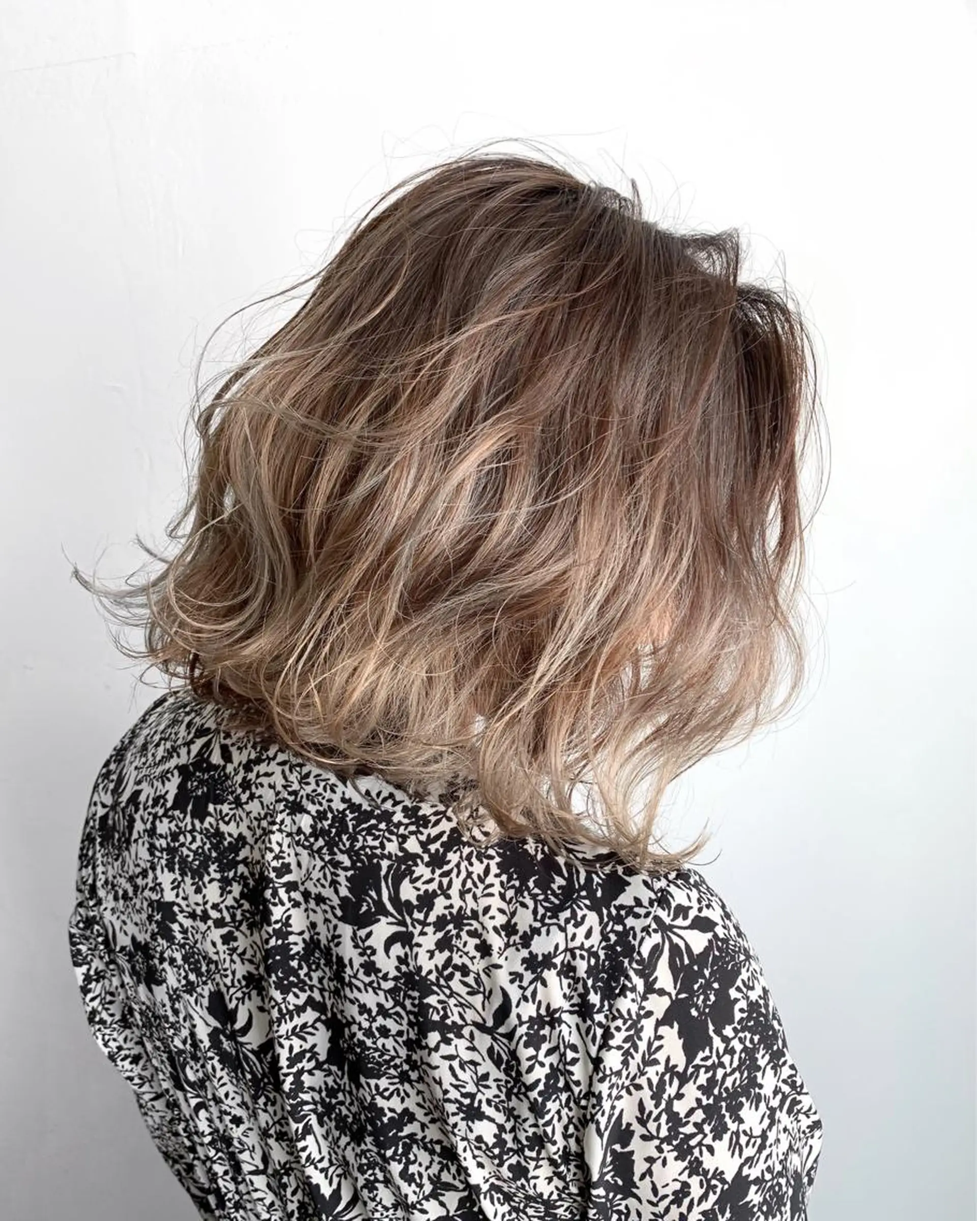 ミディアム カラー バレイヤージュ ベージュカラー レイヤーカット ヘアカラー トリートメント ヘッドスパ 🌿海外Style・ KOHEIのヘアスタイル