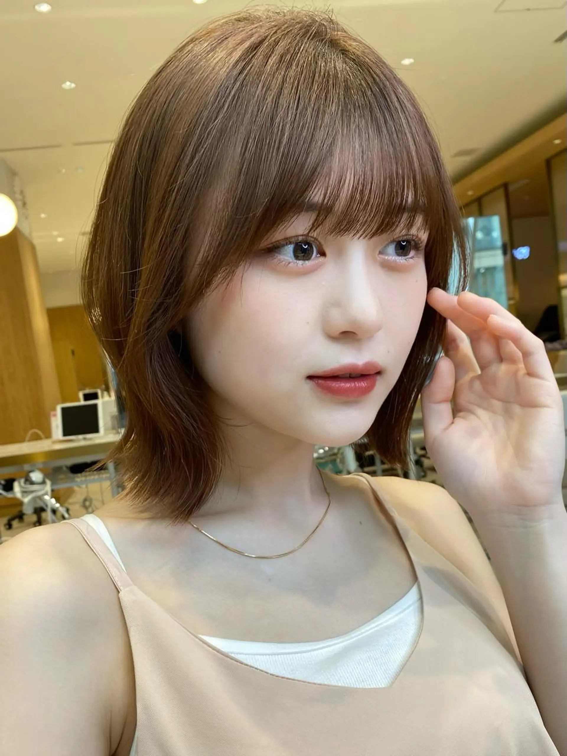 ミディアム カラー パーマ ヘアアレンジ 切りっぱなしボブ バレイヤージュ ブリーチ ケアブリーチ 透明感カラー カット ヘアカラー トリートメント ヘアセット 小野寺瑞希 /最小顔カットのヘアスタイル