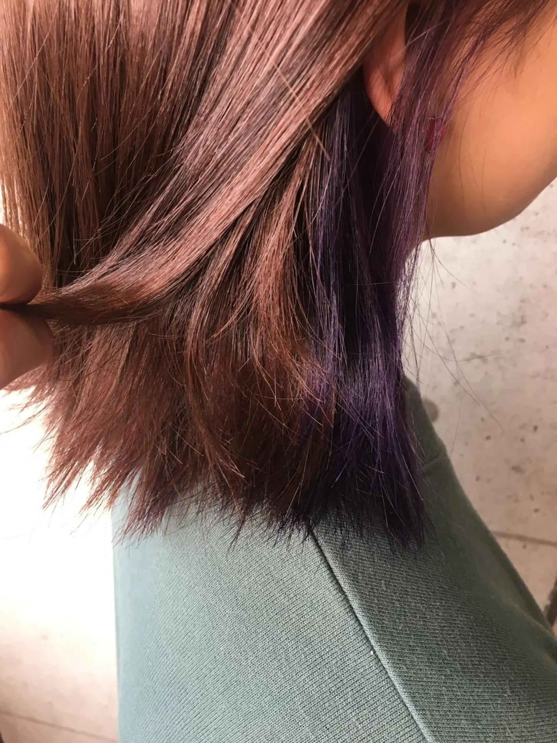 ミディアム 足立 磨咲のヘアスタイル