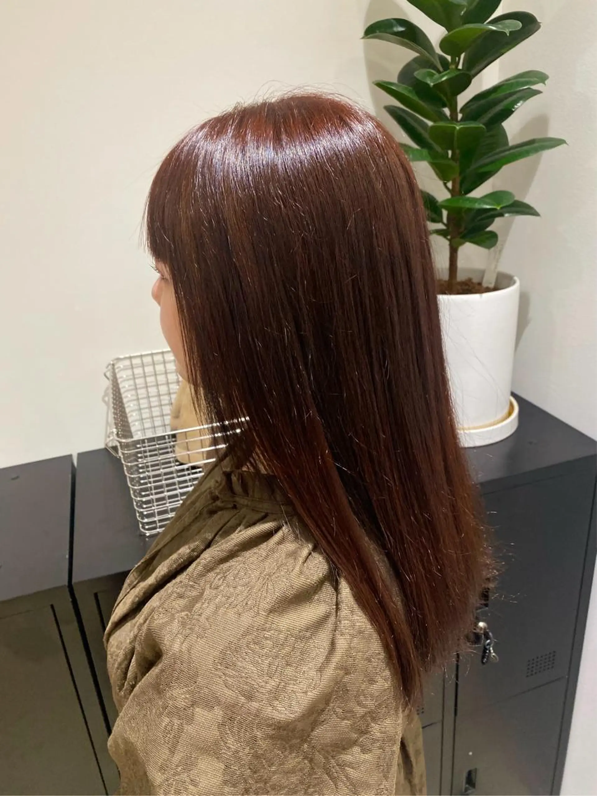 セミロング カラー オレンジ fumi🪞血色感 アップ艶カラーのヘアスタイル