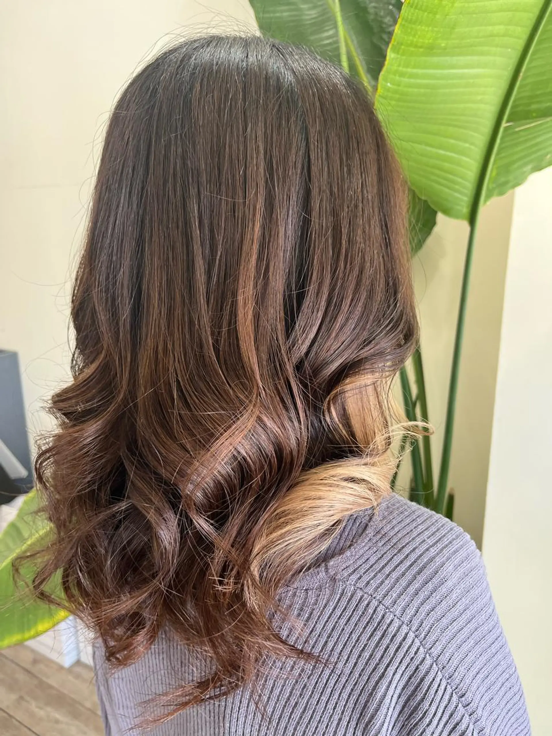 カラー バレイヤージュ ブリーチ ケアブリーチ ダブルカラー イヤリングカラー 戸川 紗良のヘアスタイル