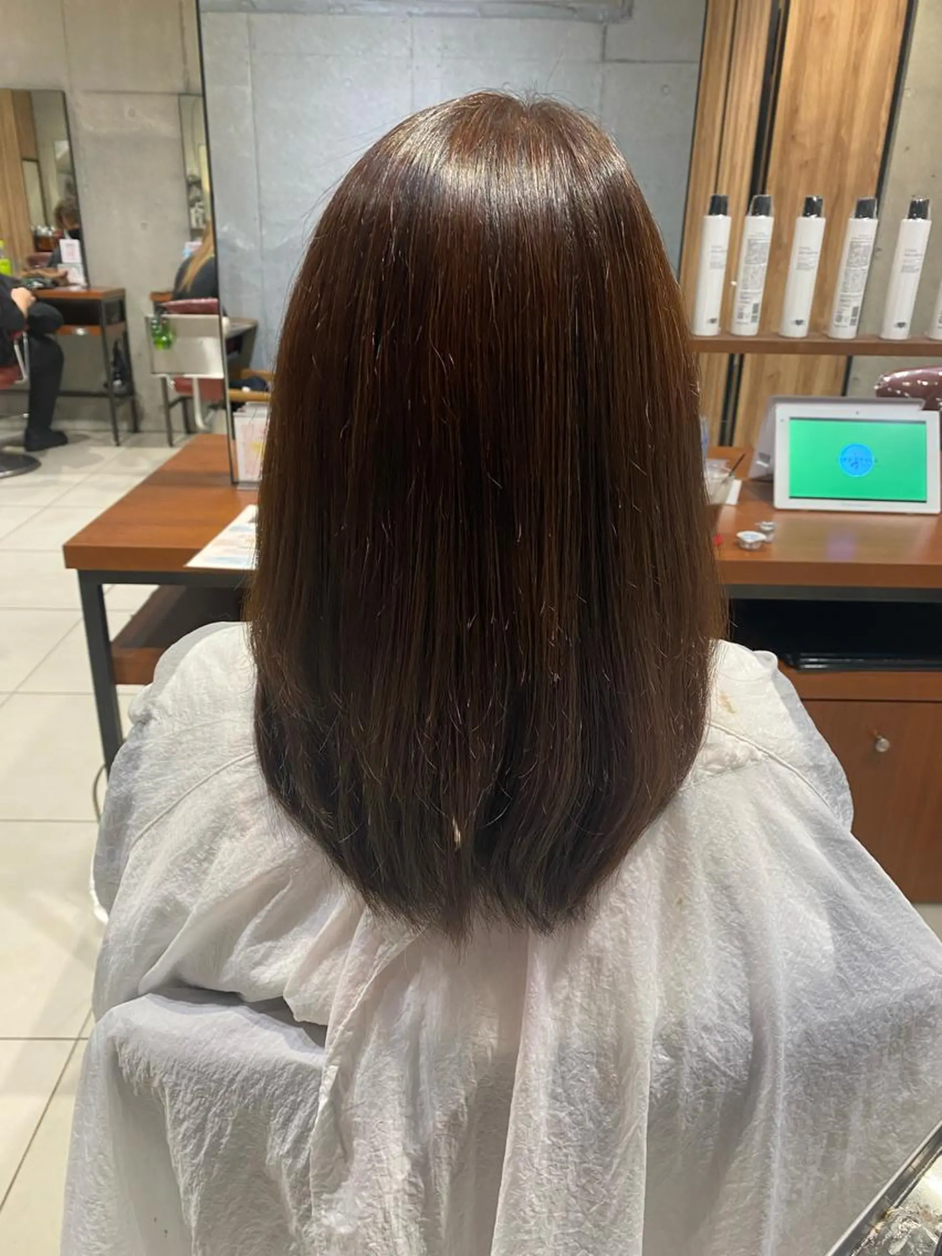 ミディアム テシロギ セイナのヘアスタイル