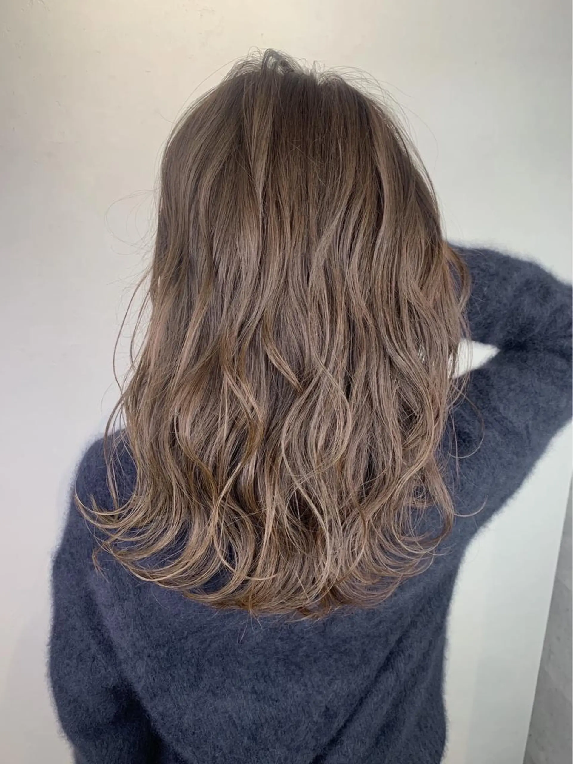 セミロング カラー _WHITE 高槻のヘアスタイル